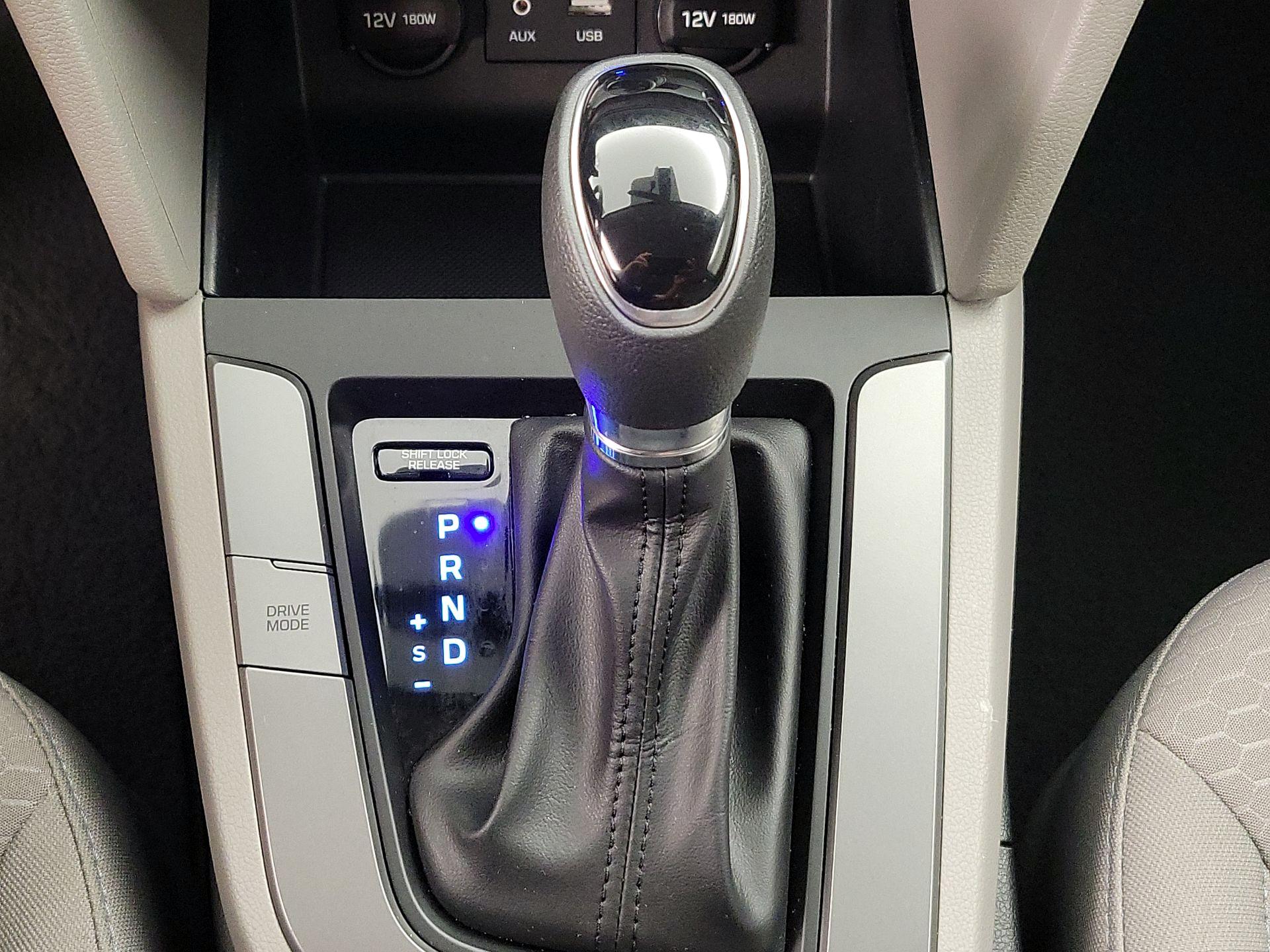 Thumbnail: 2019 Hyundai Elantra - 17