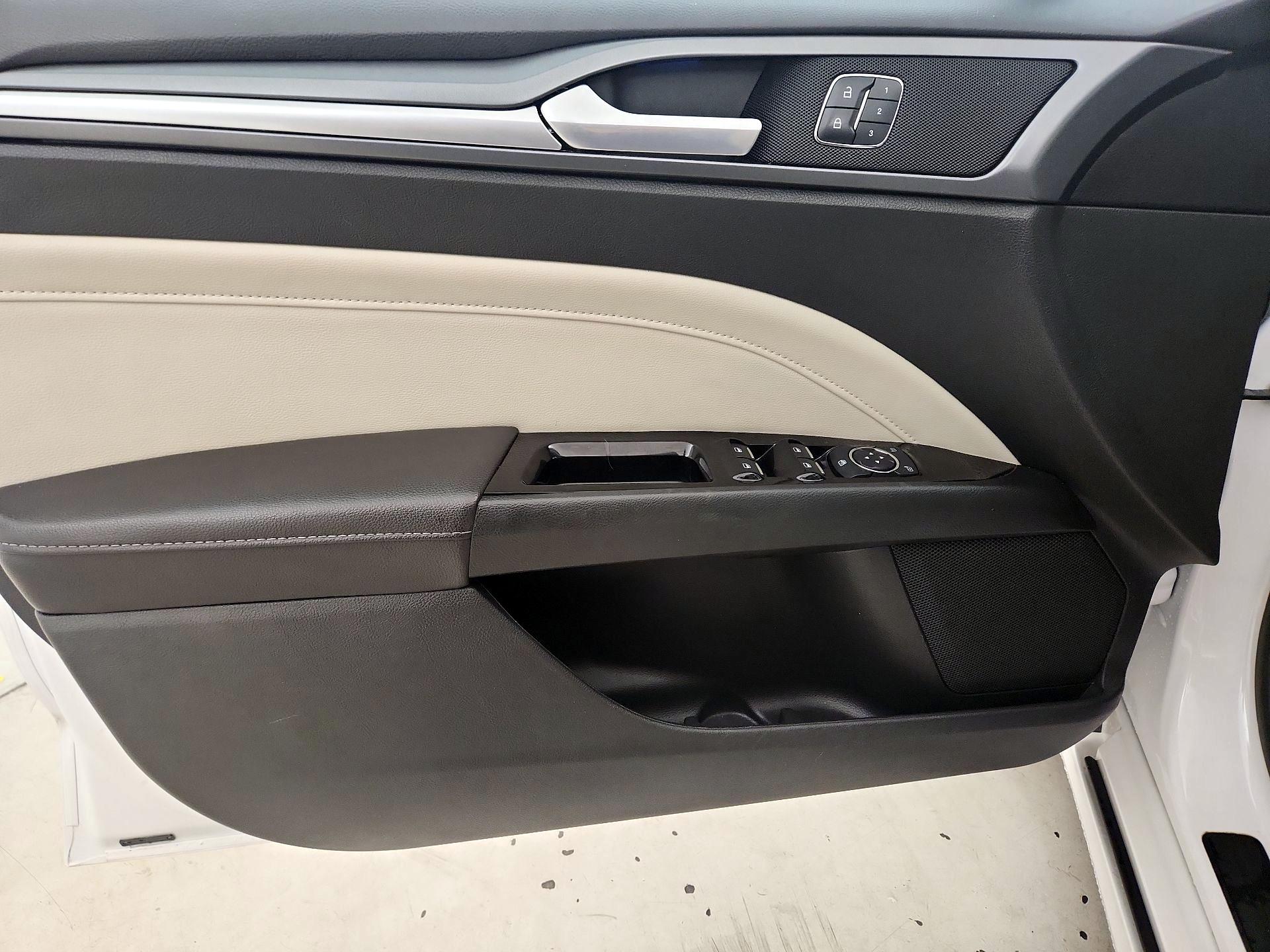 Thumbnail: 2014 Ford Fusion - 12