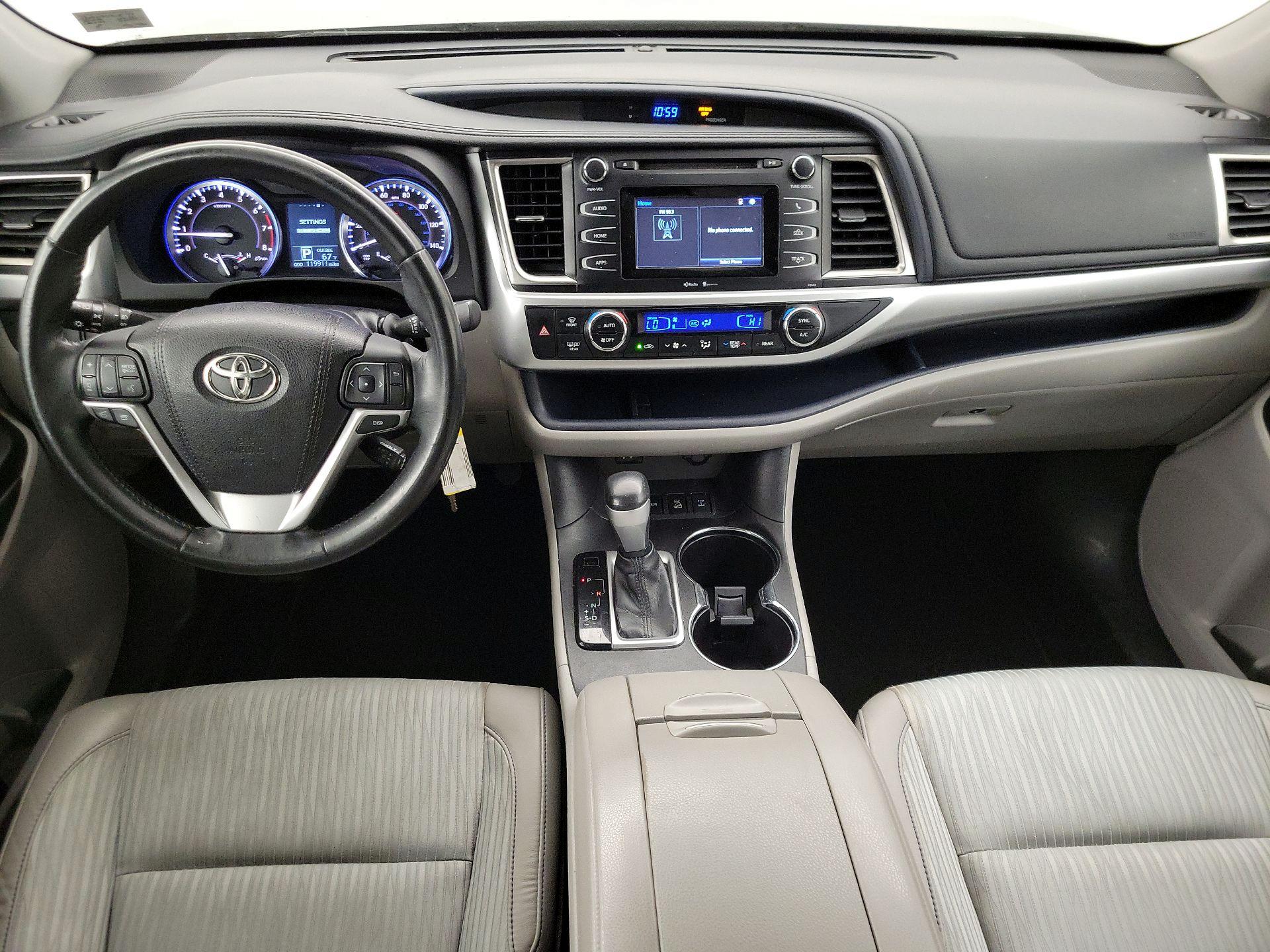Thumbnail: 2015 Toyota Highlander - 9