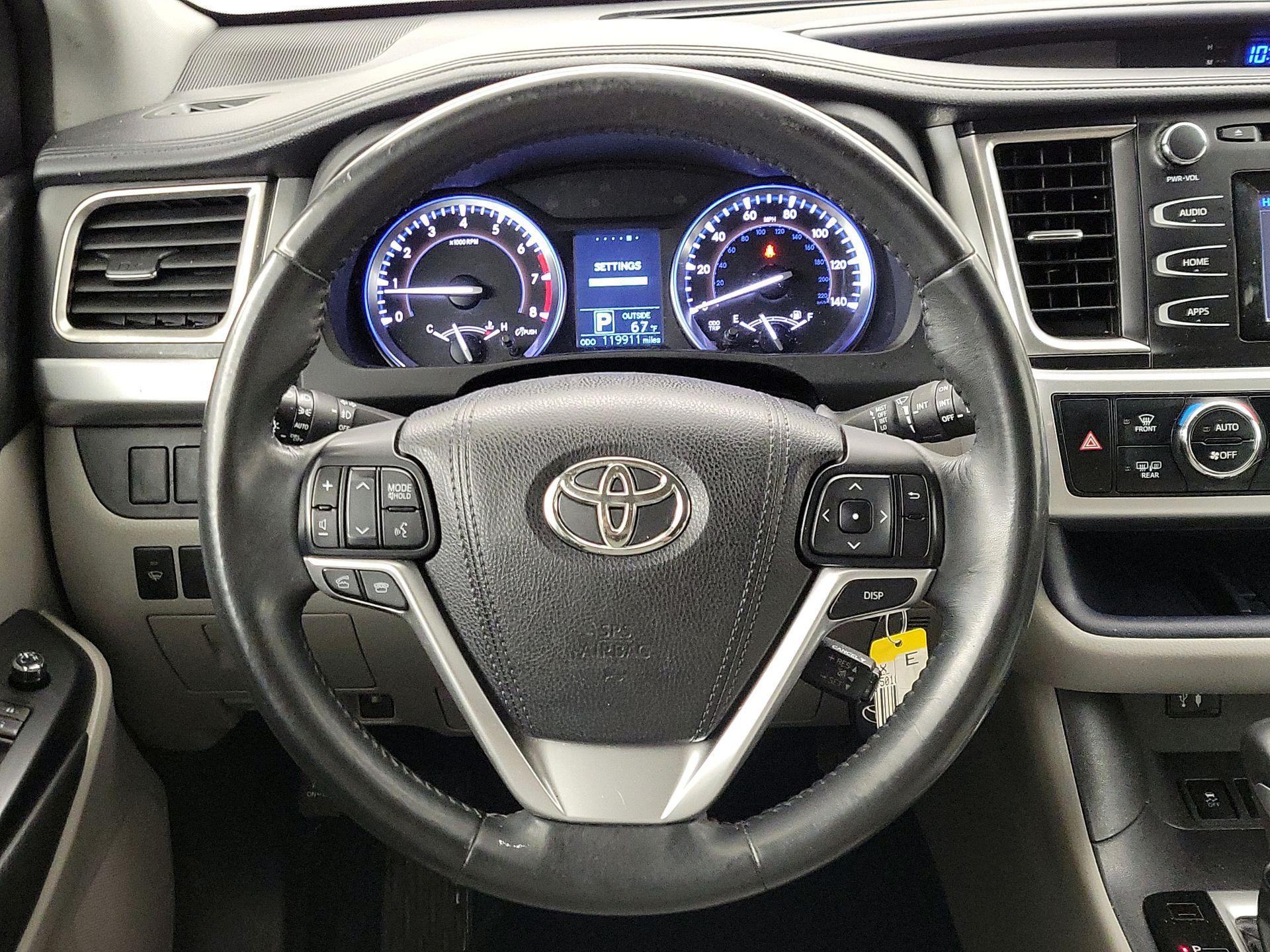 Thumbnail: 2015 Toyota Highlander - 10