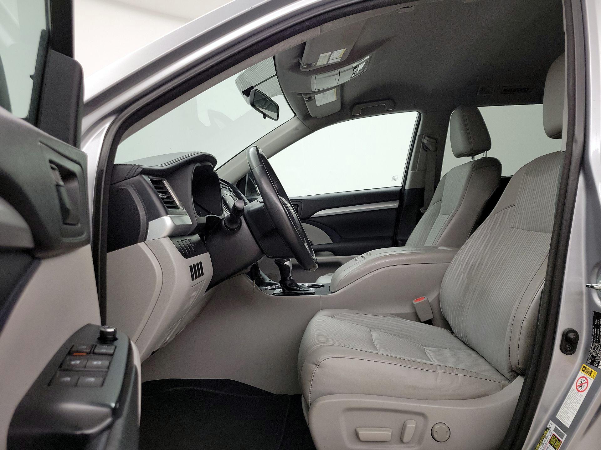 Thumbnail: 2015 Toyota Highlander - 11