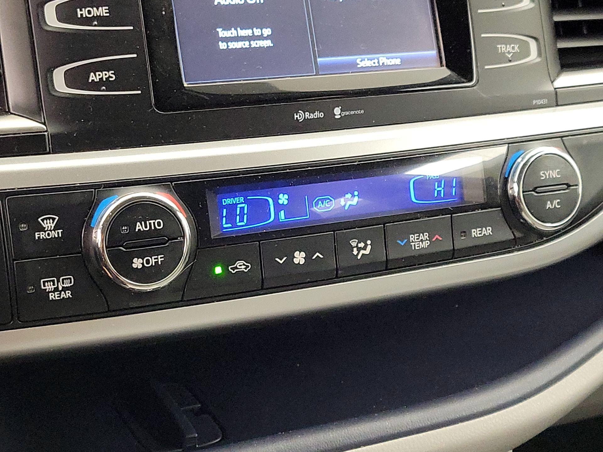 Thumbnail: 2015 Toyota Highlander - 16