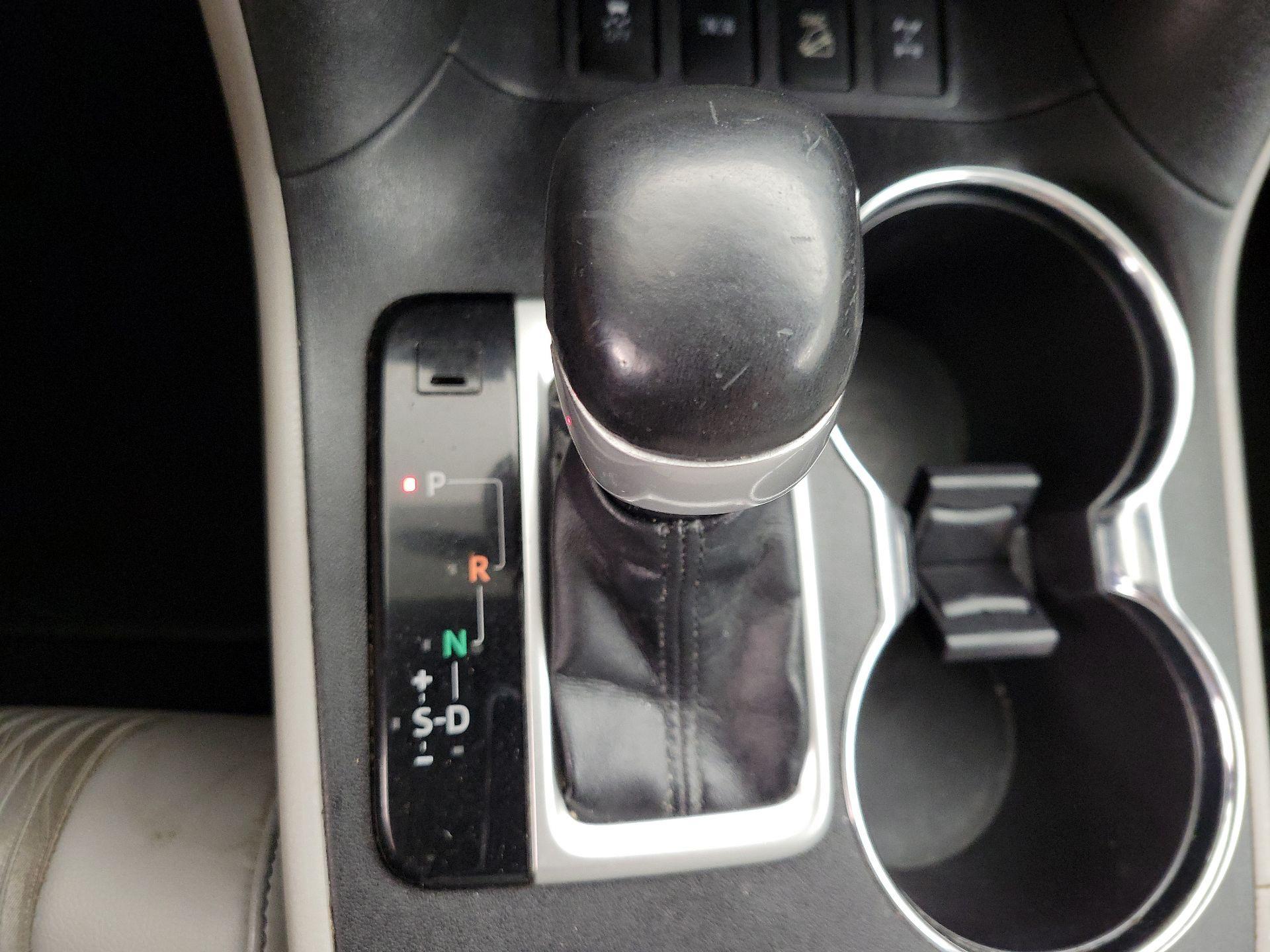 Thumbnail: 2015 Toyota Highlander - 17