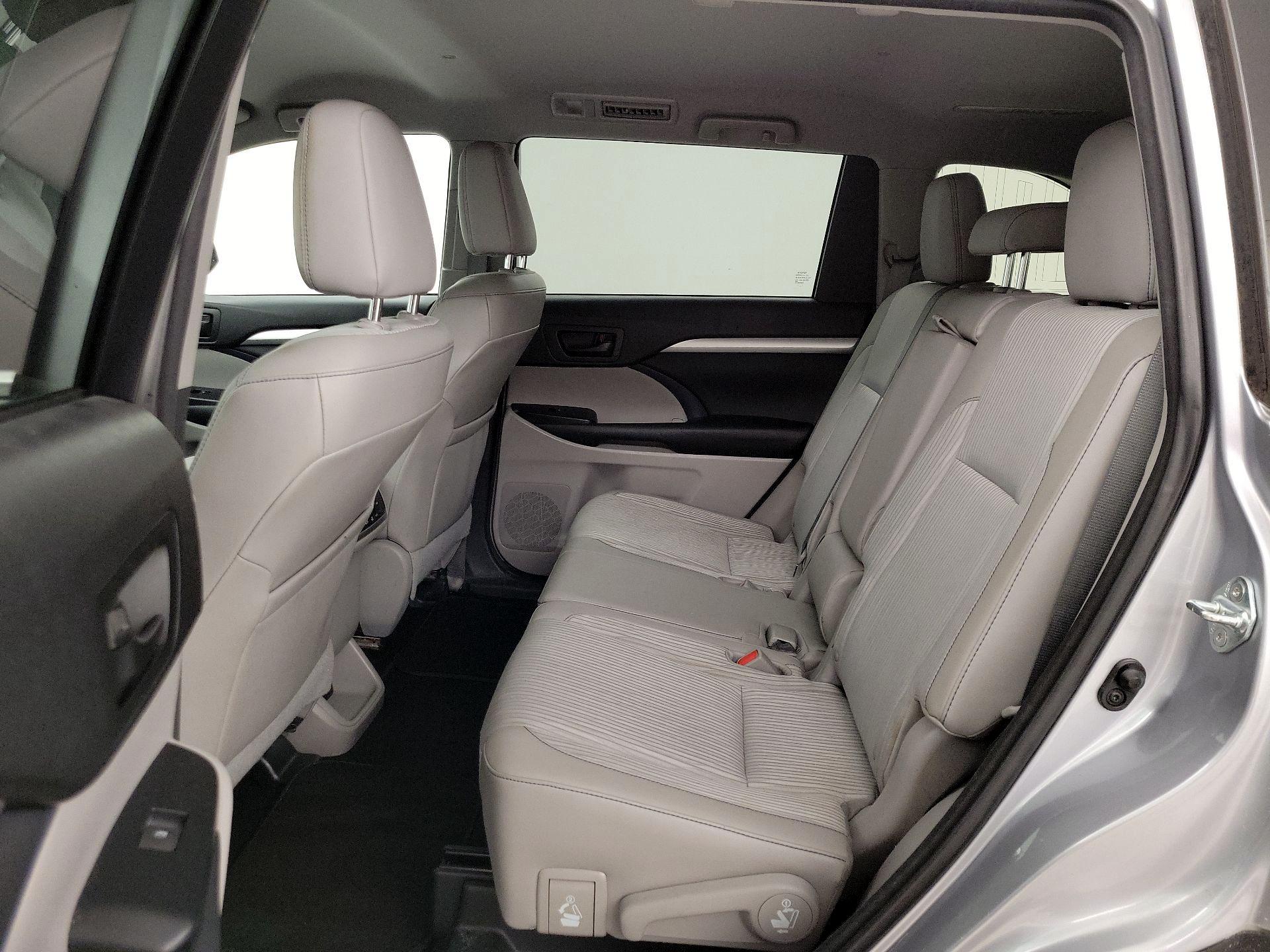 Thumbnail: 2015 Toyota Highlander - 19