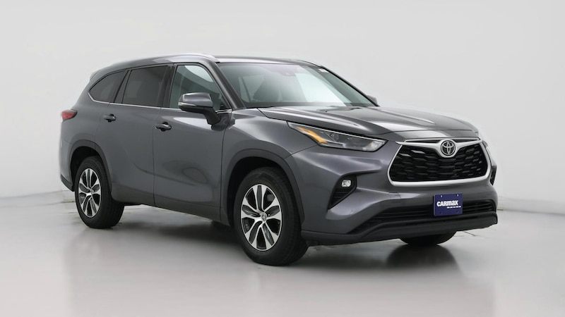 2022 Toyota Highlander XLE Hero Image