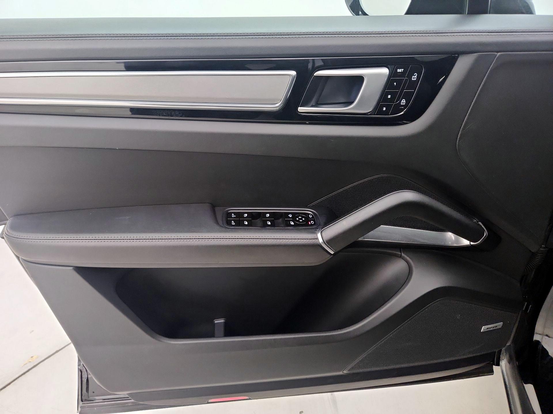 Thumbnail: 2020 Porsche Cayenne - 12