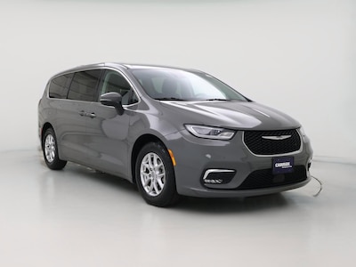 2023 Chrysler Pacifica Touring L -
                Westborough, MA