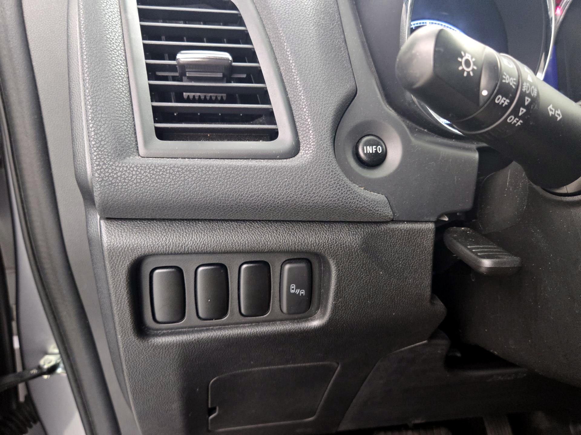 Thumbnail: 2019 Mitsubishi Outlander Sport - 13