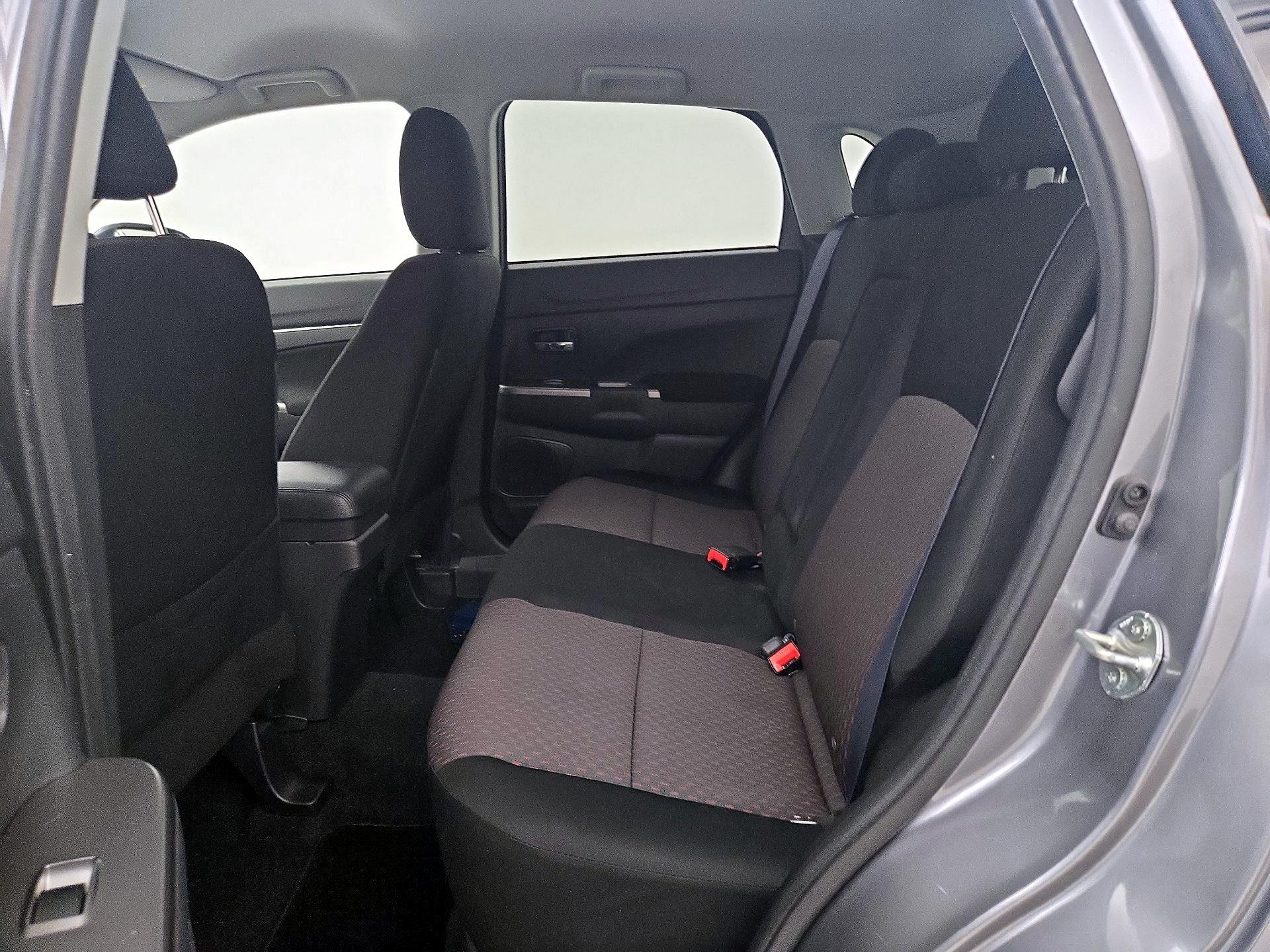 Thumbnail: 2019 Mitsubishi Outlander Sport - 19