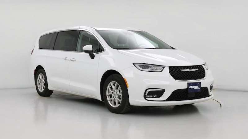 2023 Chrysler Pacifica Touring L Hero Image