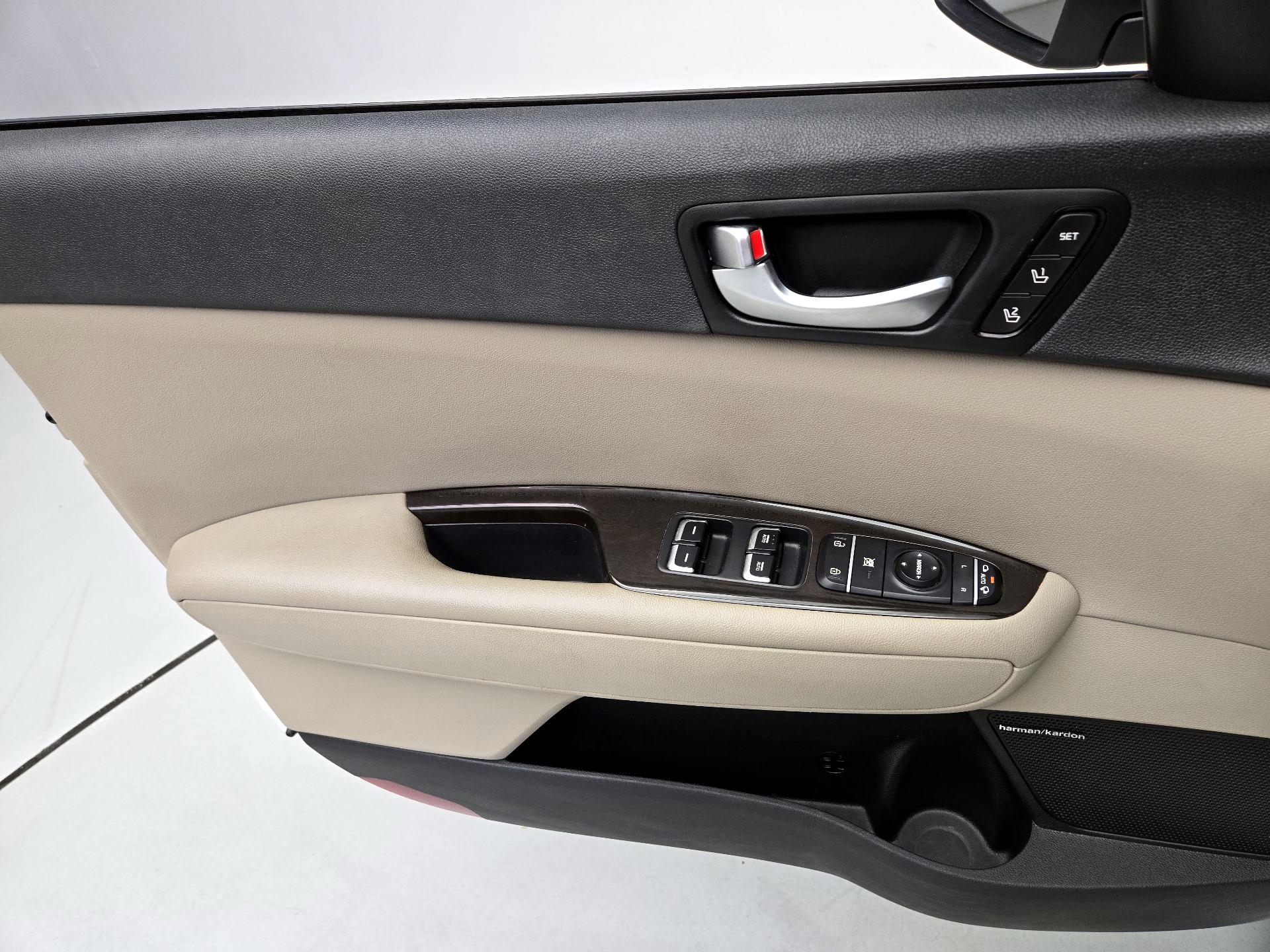 Thumbnail: 2016 Kia Optima - 12