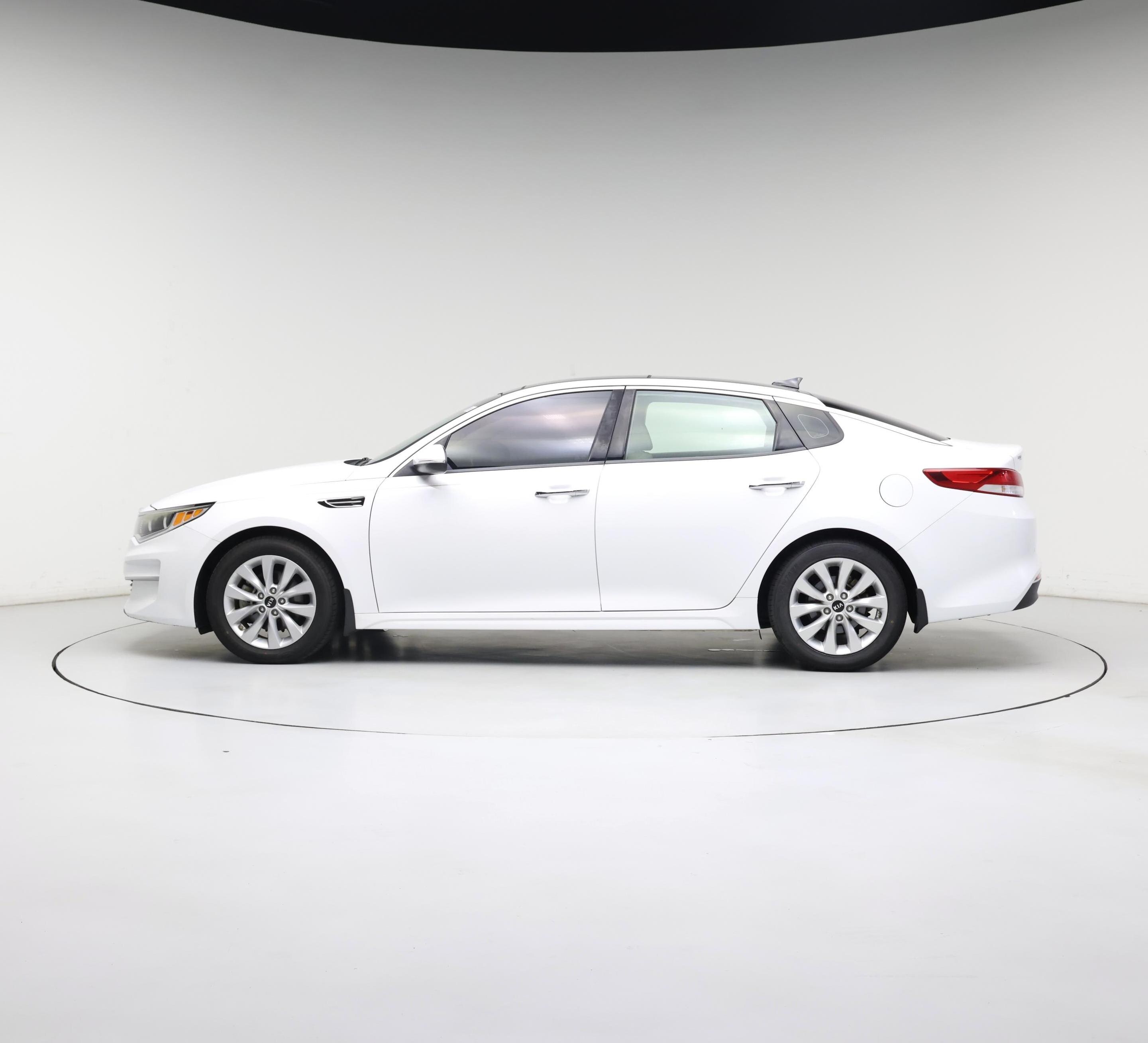 Thumbnail: 2016 Kia Optima - 3