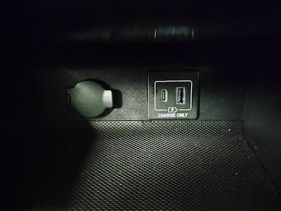 USB/AUX Ports