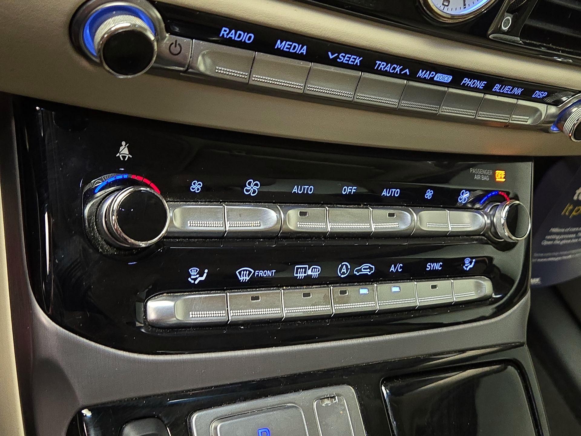 Thumbnail: 2017 Genesis G90 - 17