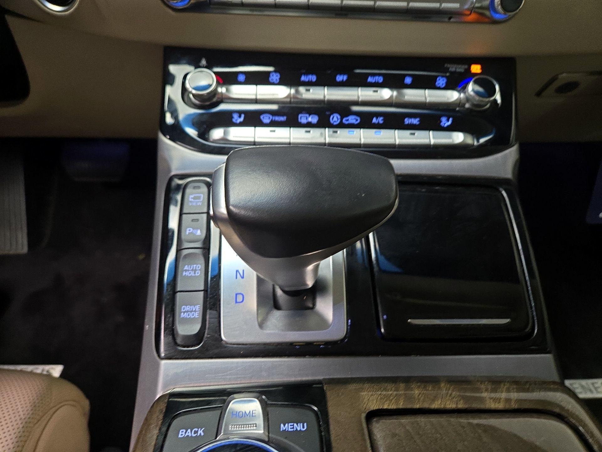 Thumbnail: 2017 Genesis G90 - 18