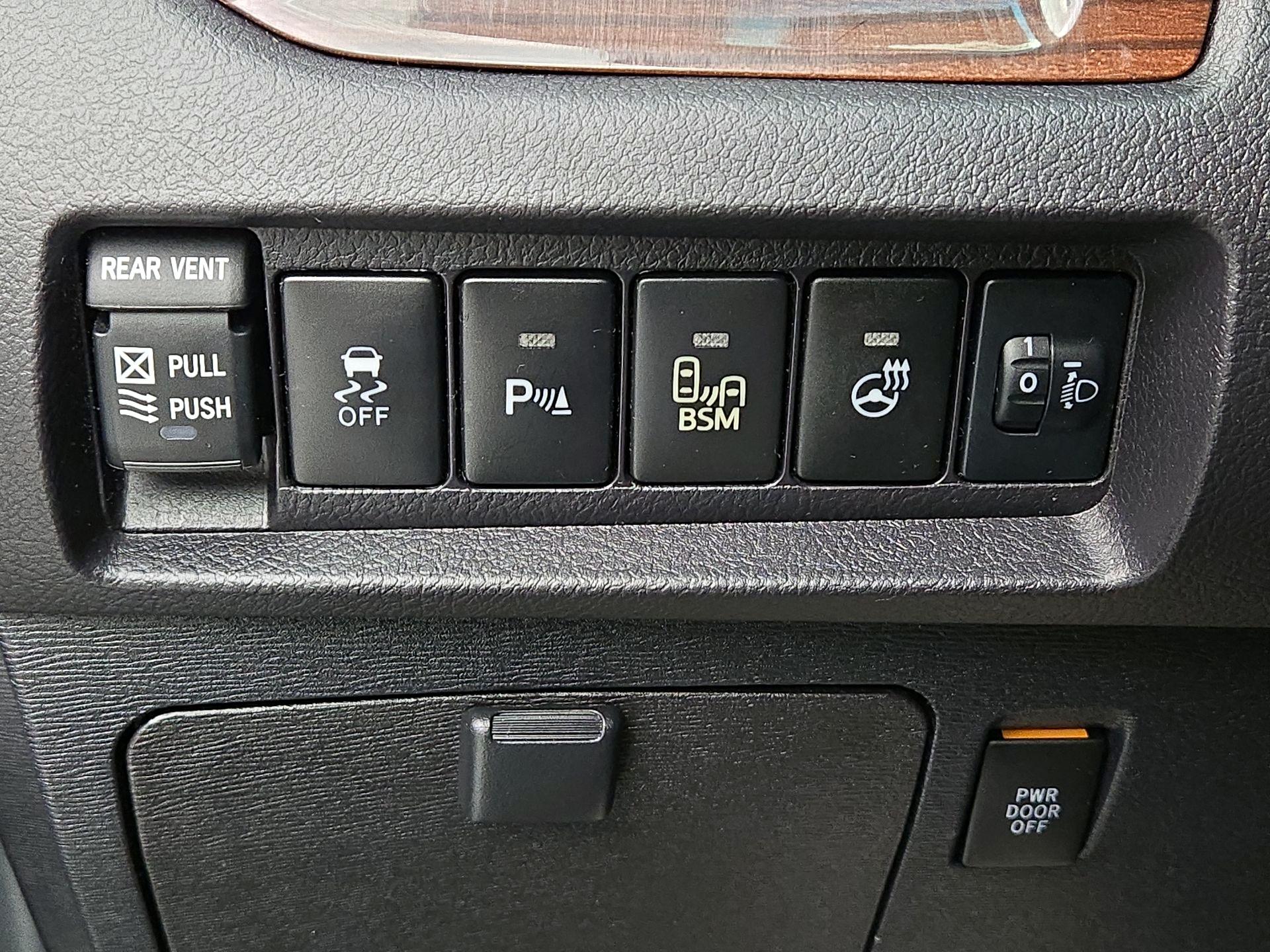 Thumbnail: 2017 Toyota Sienna - 13