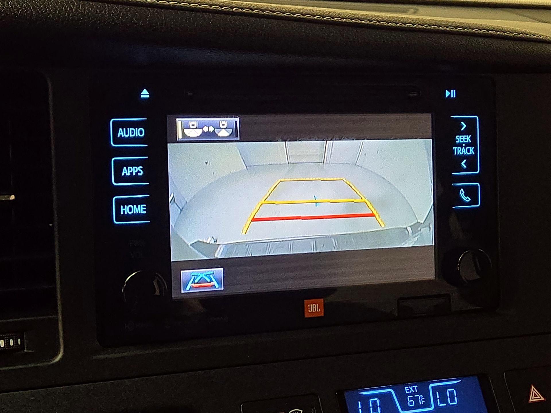 Thumbnail: 2017 Toyota Sienna - 14