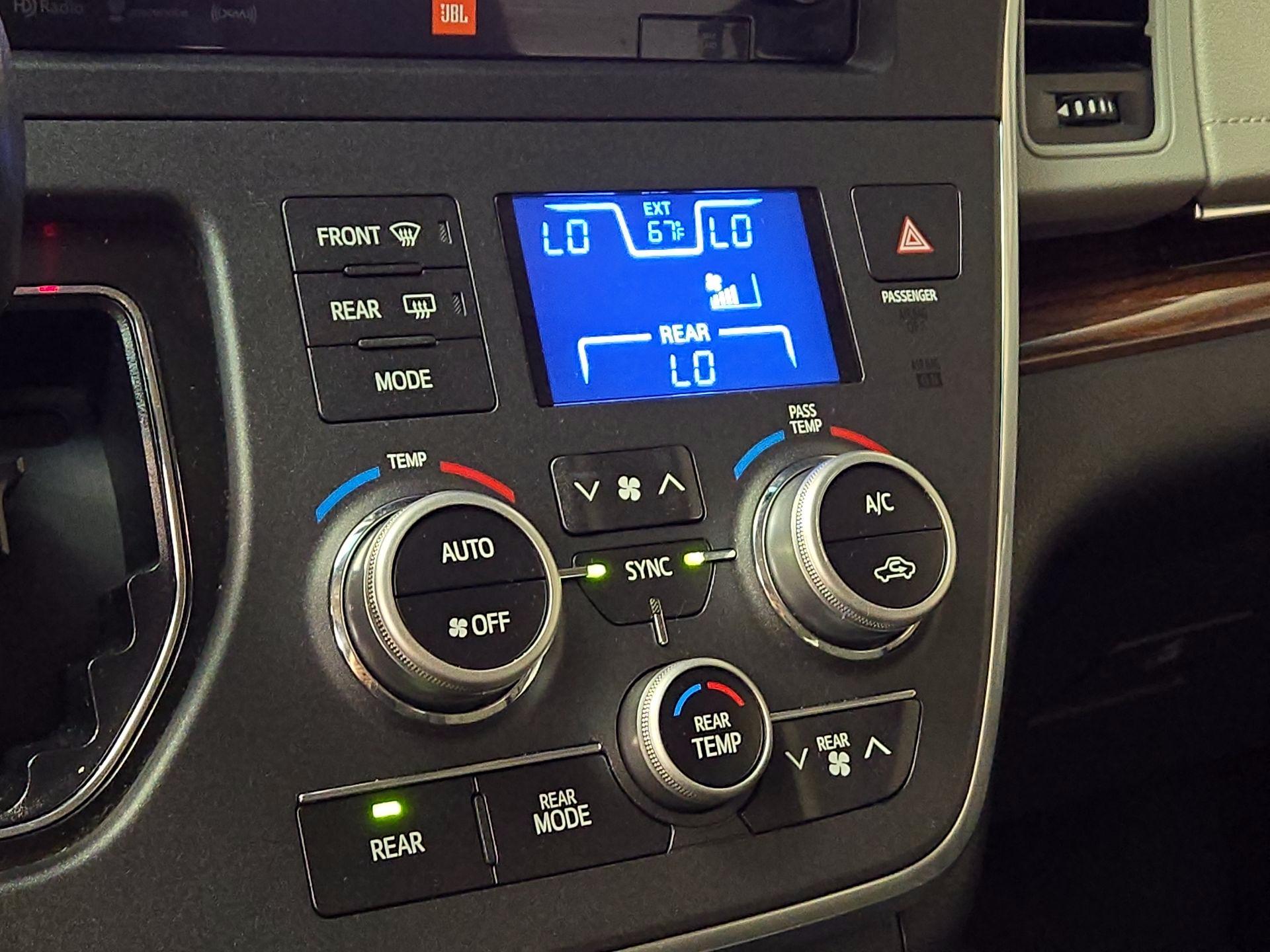 Thumbnail: 2017 Toyota Sienna - 16