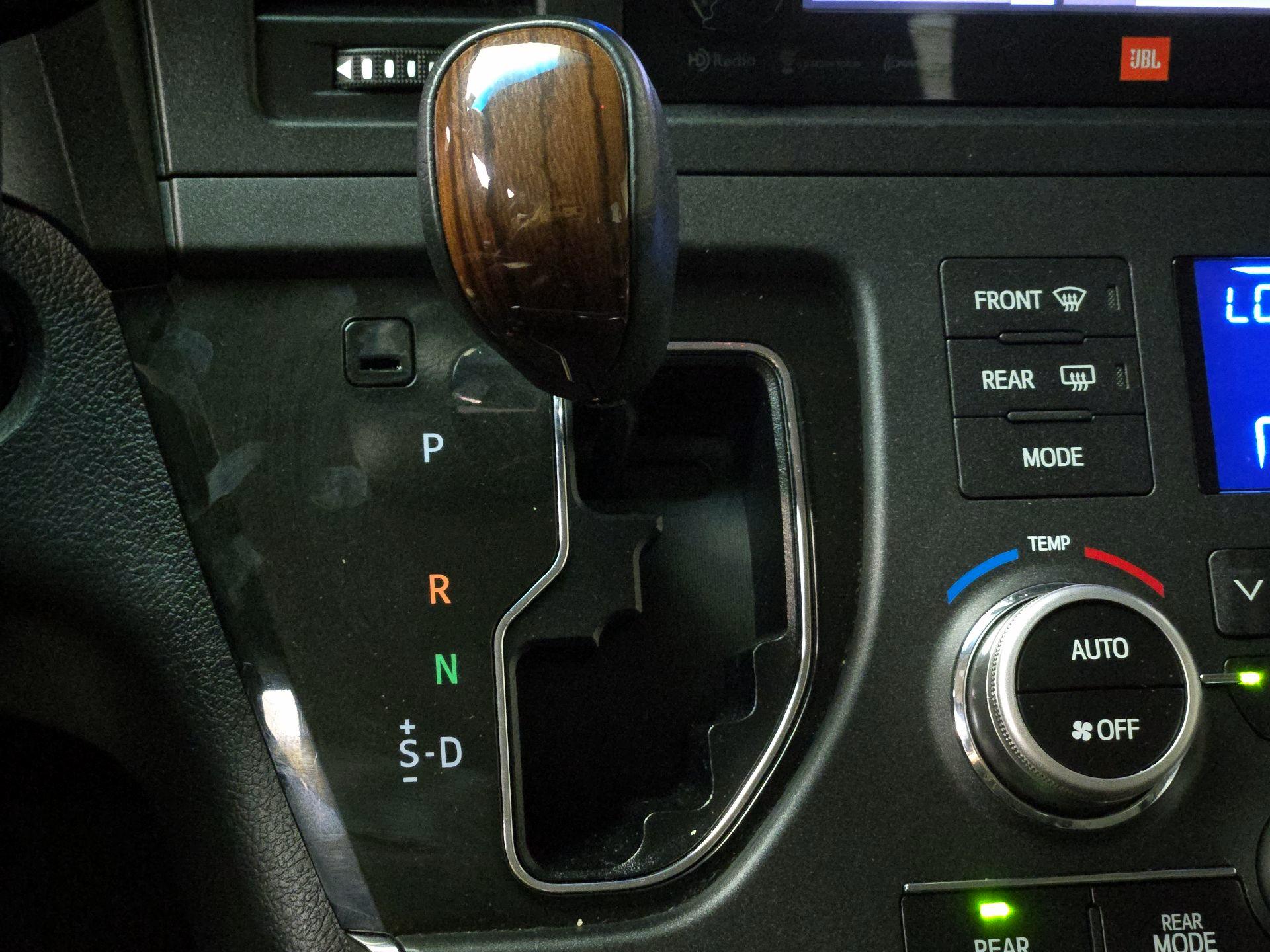 Thumbnail: 2017 Toyota Sienna - 17