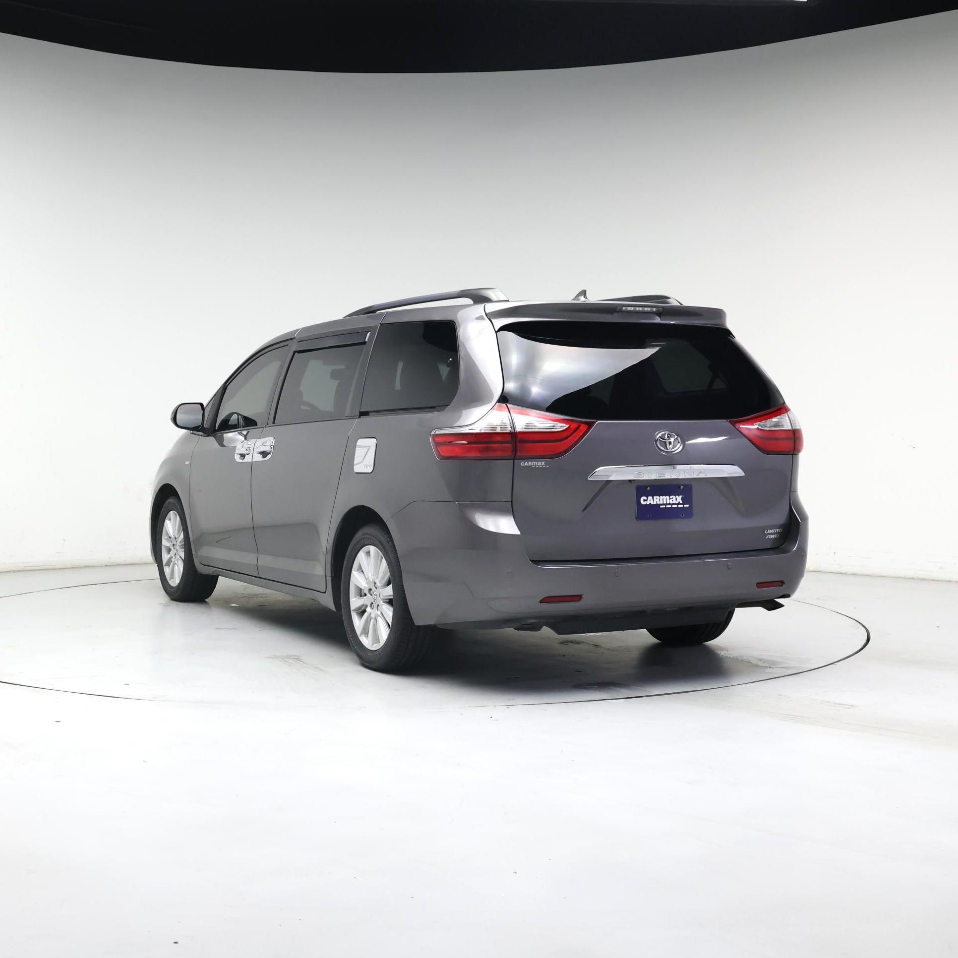 Thumbnail: 2017 Toyota Sienna - 2