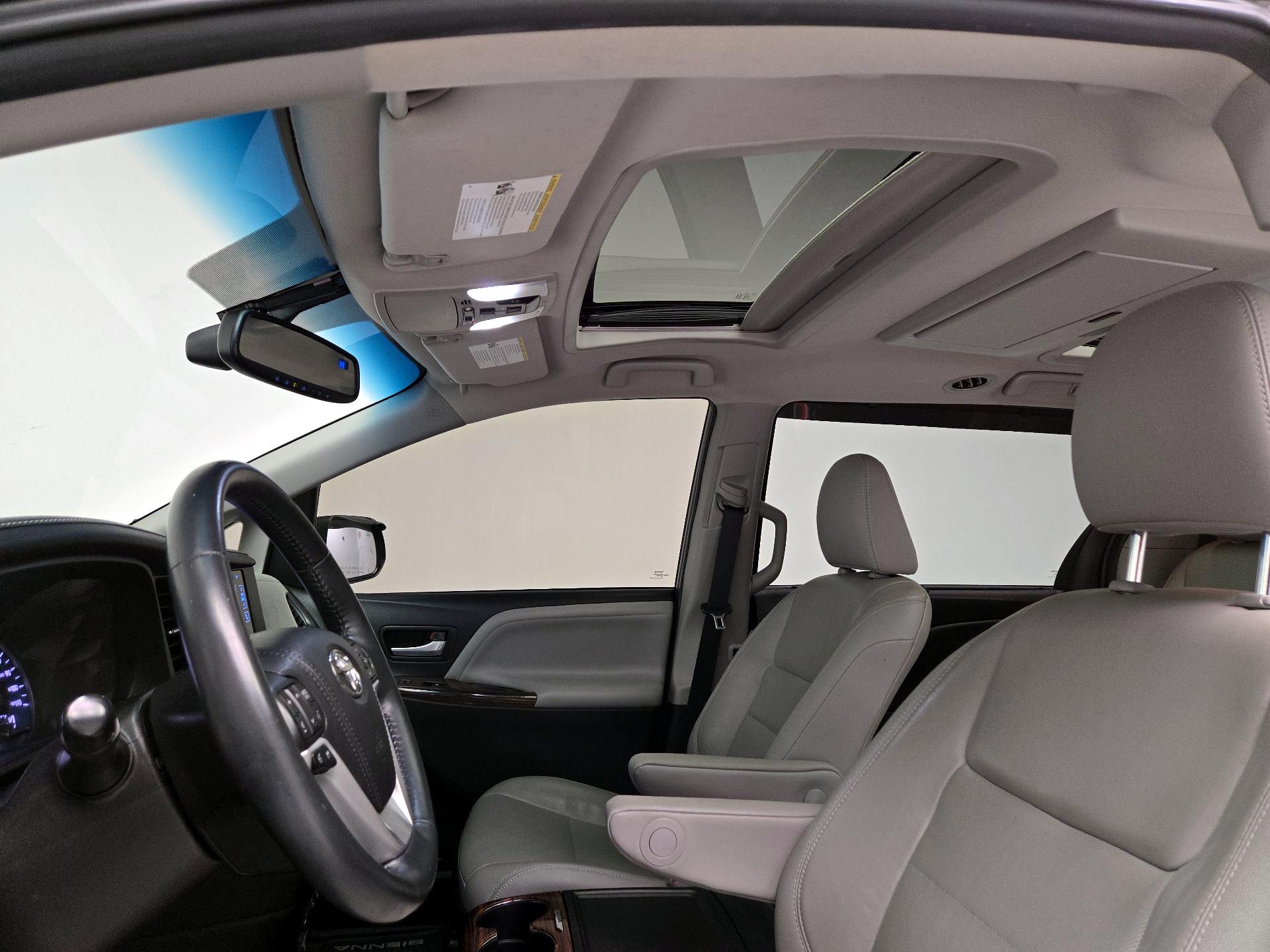 Thumbnail: 2017 Toyota Sienna - 19