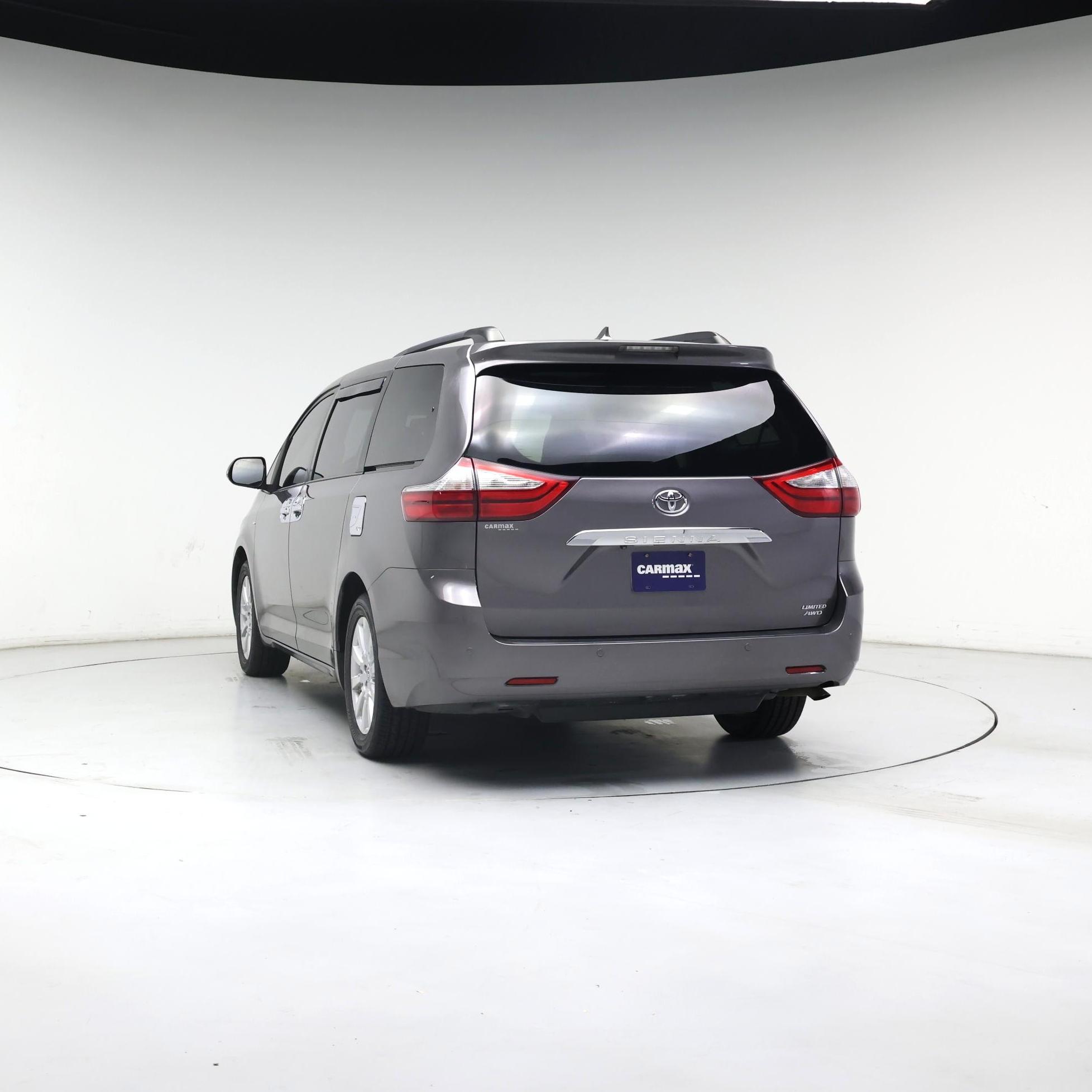 Thumbnail: 2017 Toyota Sienna - 6