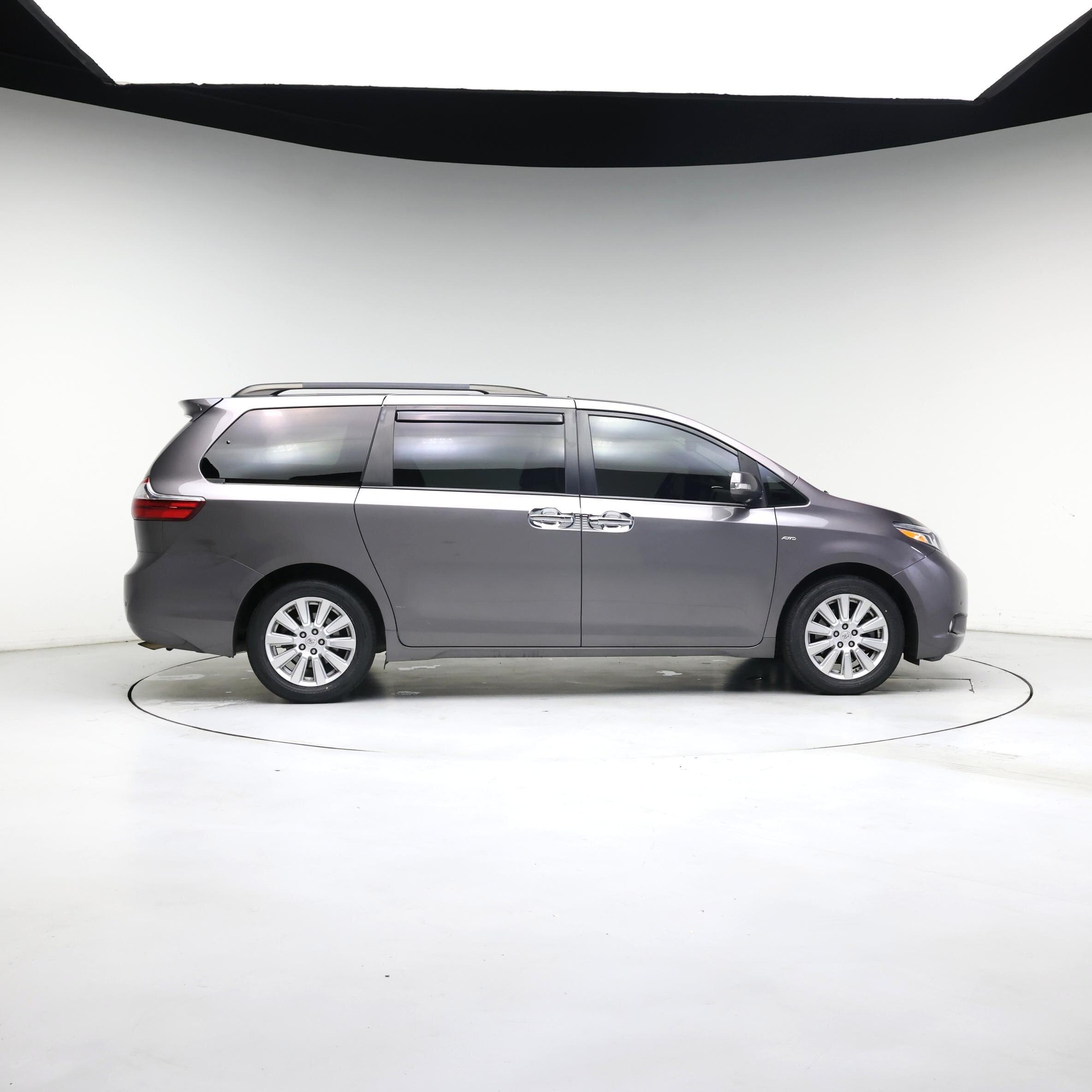Thumbnail: 2017 Toyota Sienna - 7
