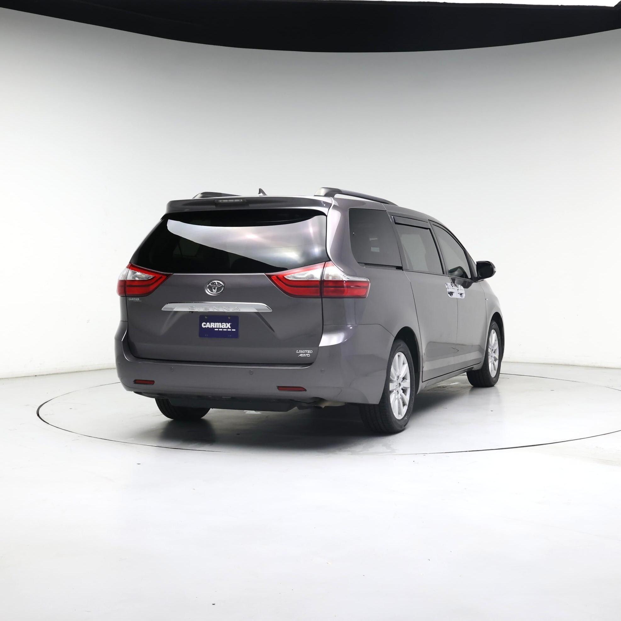 Thumbnail: 2017 Toyota Sienna - 8