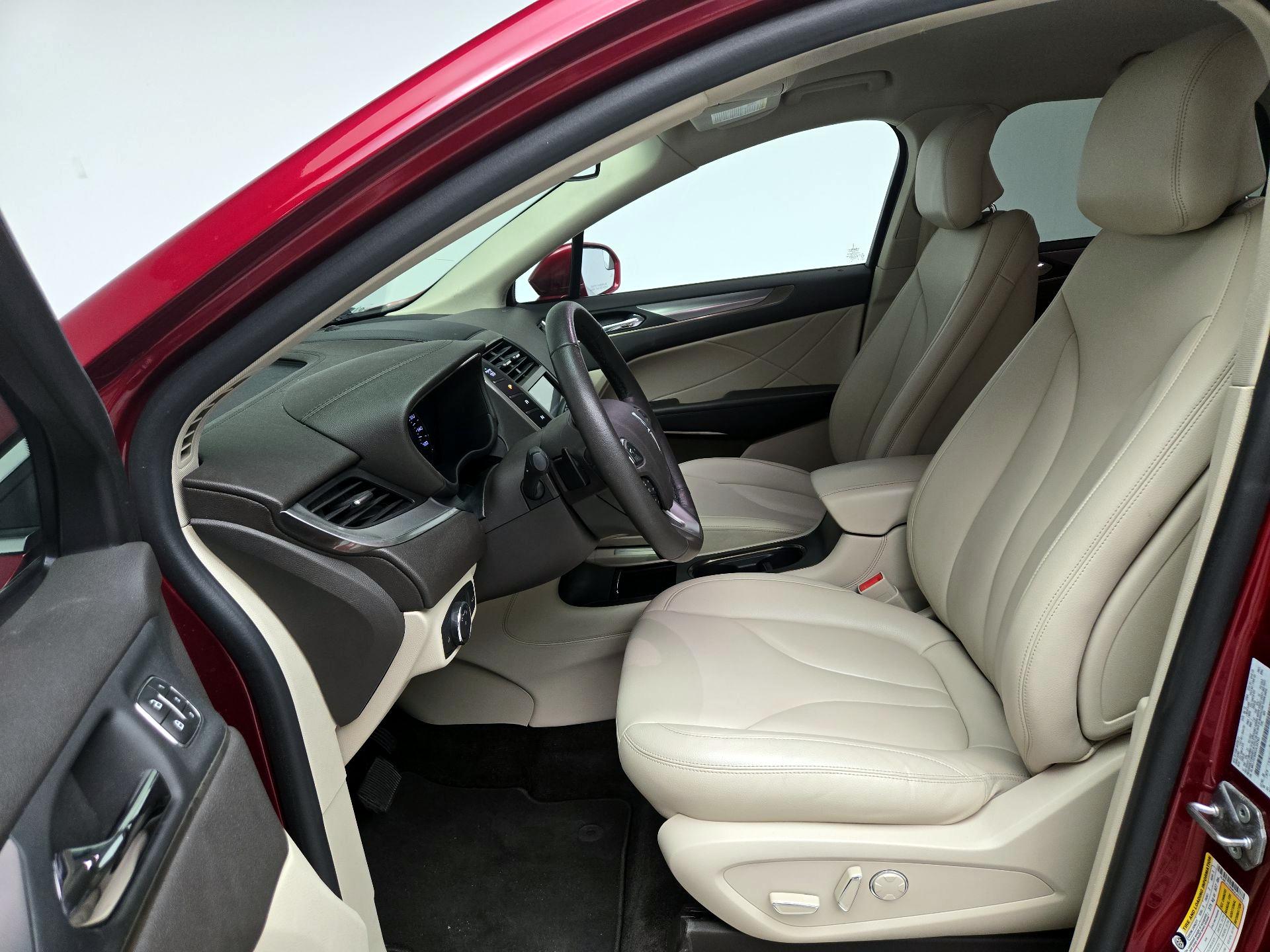 Thumbnail: 2019 Lincoln MKC - 11