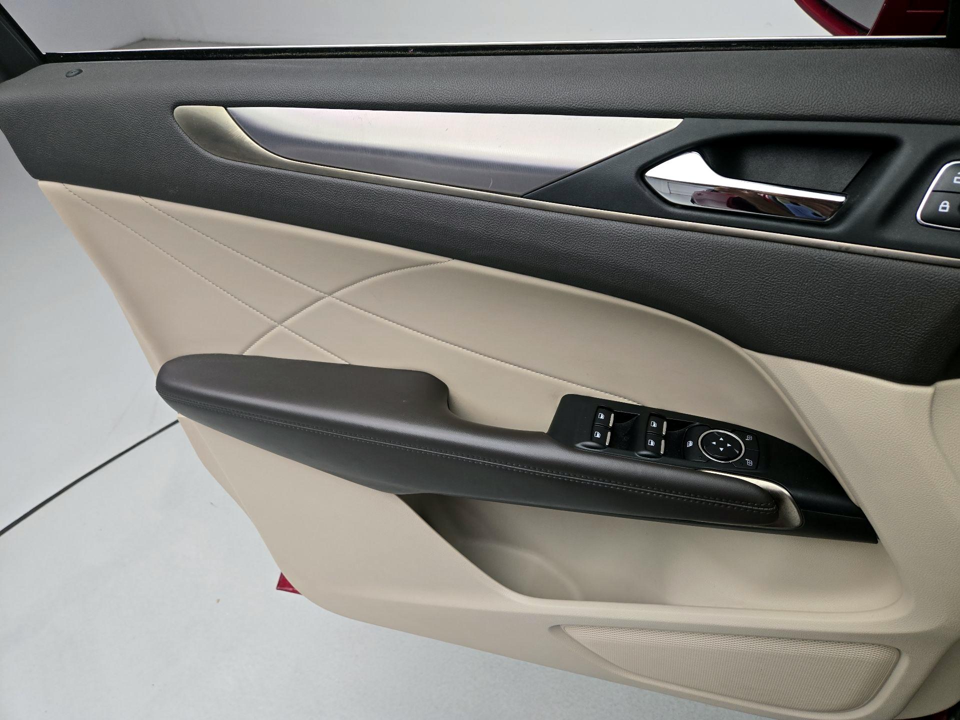 Thumbnail: 2019 Lincoln MKC - 12