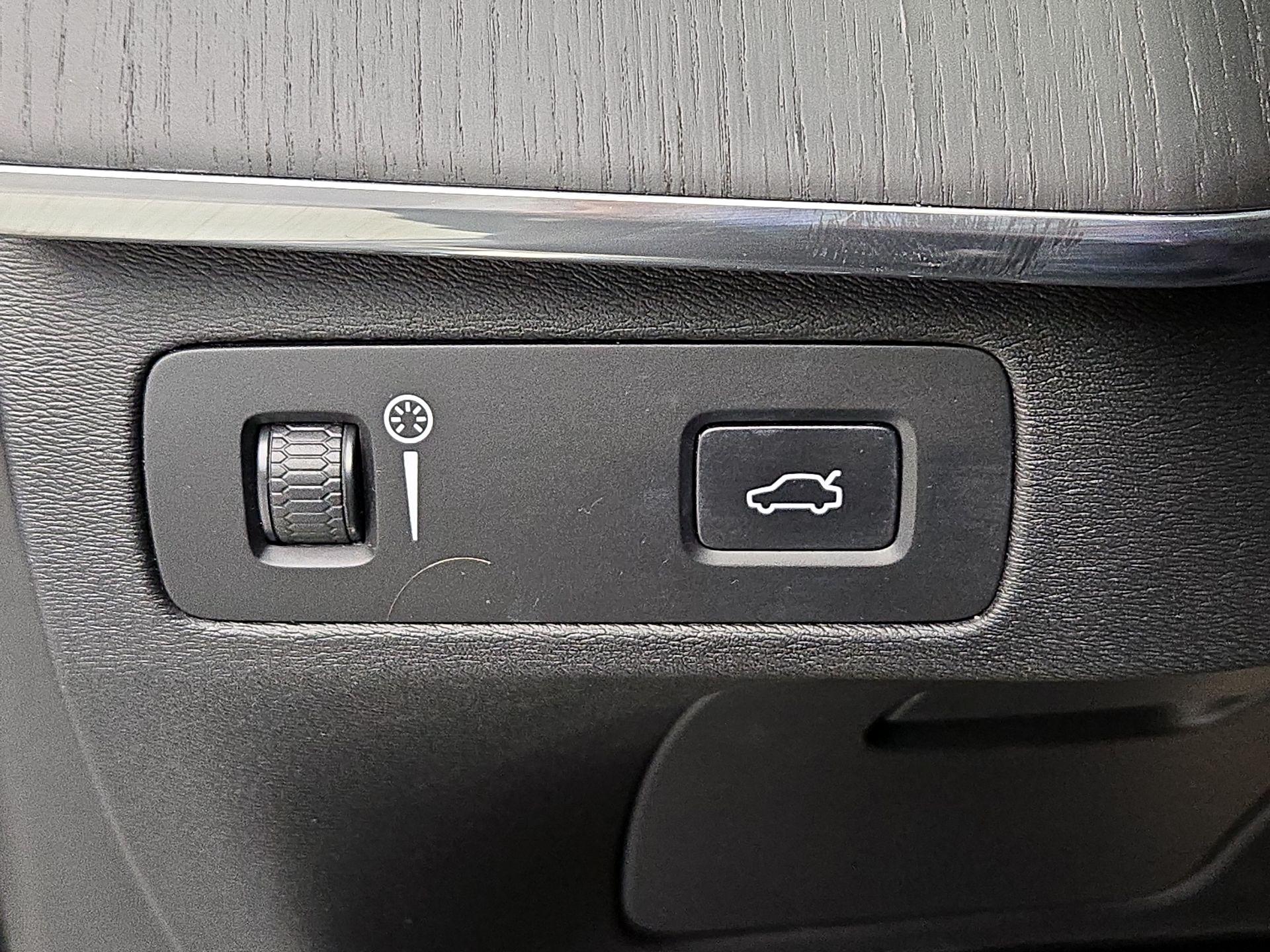 Thumbnail: 2020 Volvo XC90 - 13