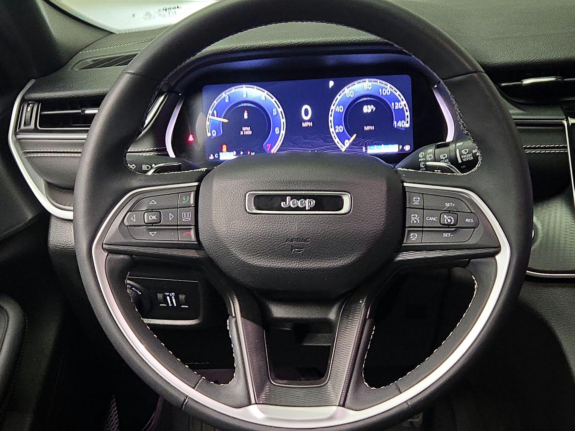 Thumbnail: 2023 Jeep Grand Cherokee - 10