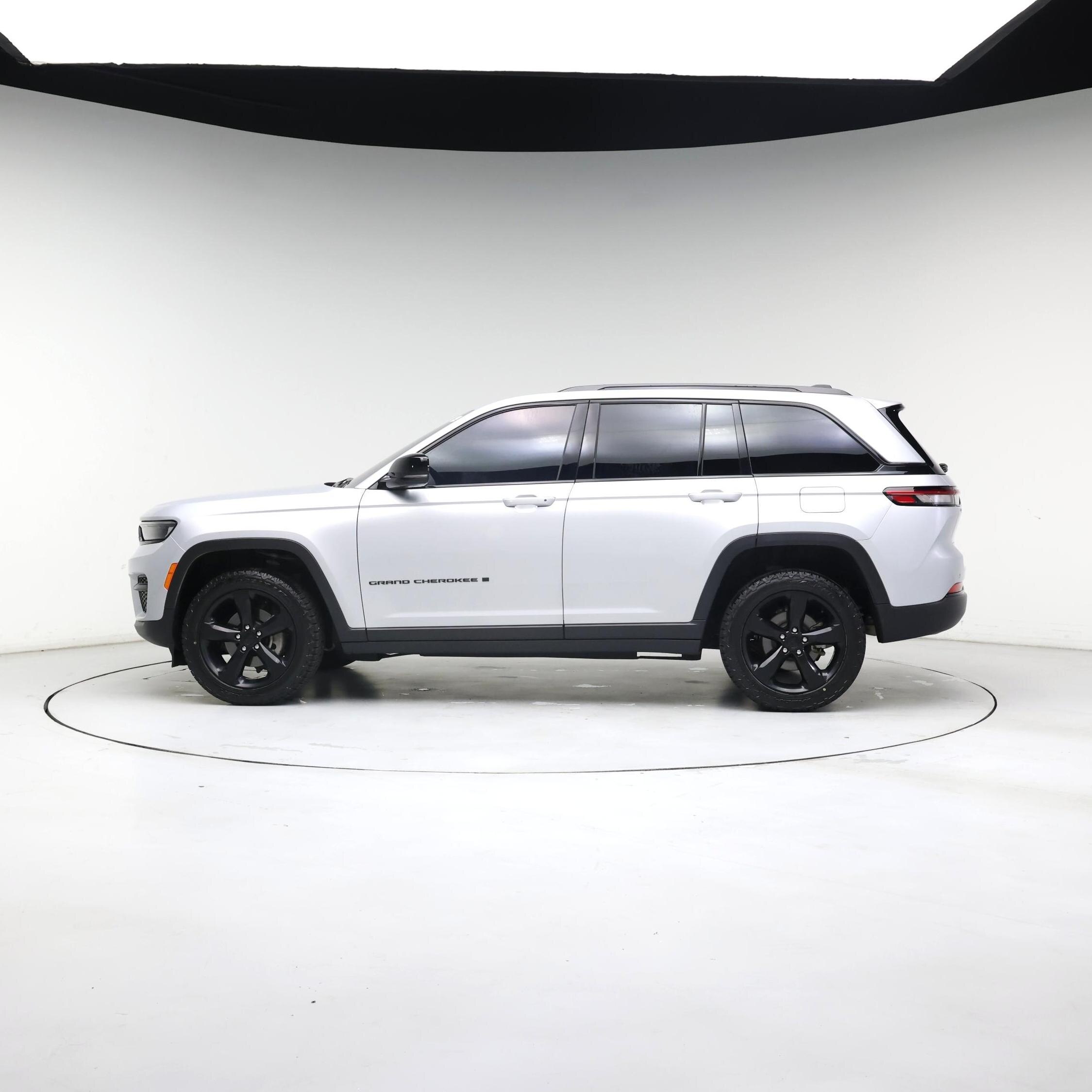 Thumbnail: 2023 Jeep Grand Cherokee - 3
