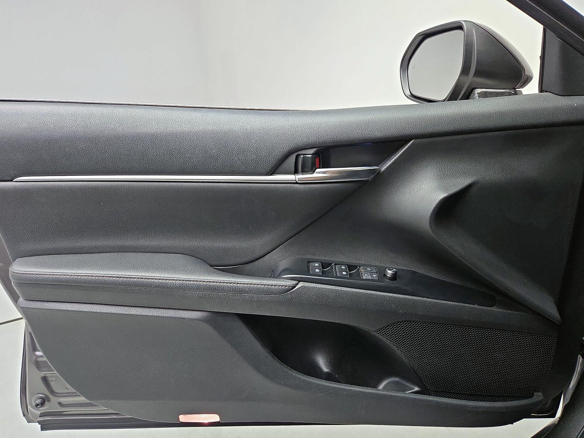Thumbnail: 2020 Toyota Camry - 12