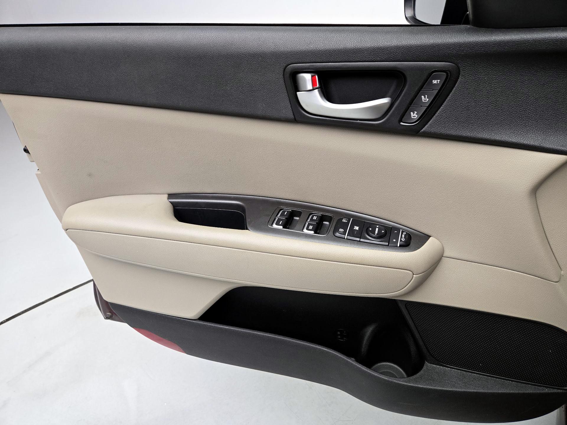 Thumbnail: 2016 Kia Optima - 12