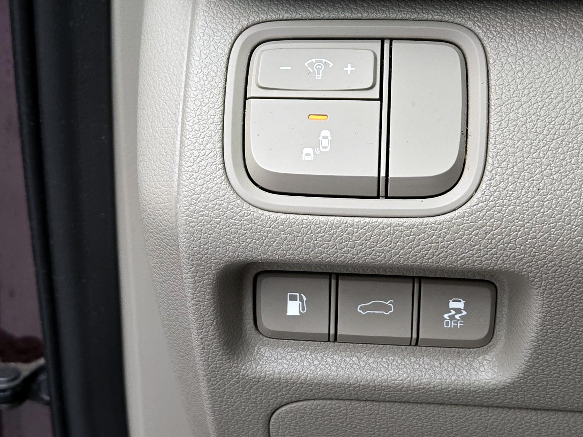 Thumbnail: 2016 Kia Optima - 13