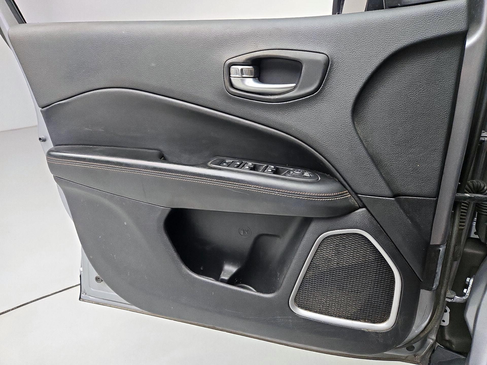 Thumbnail: 2019 Jeep Compass - 12