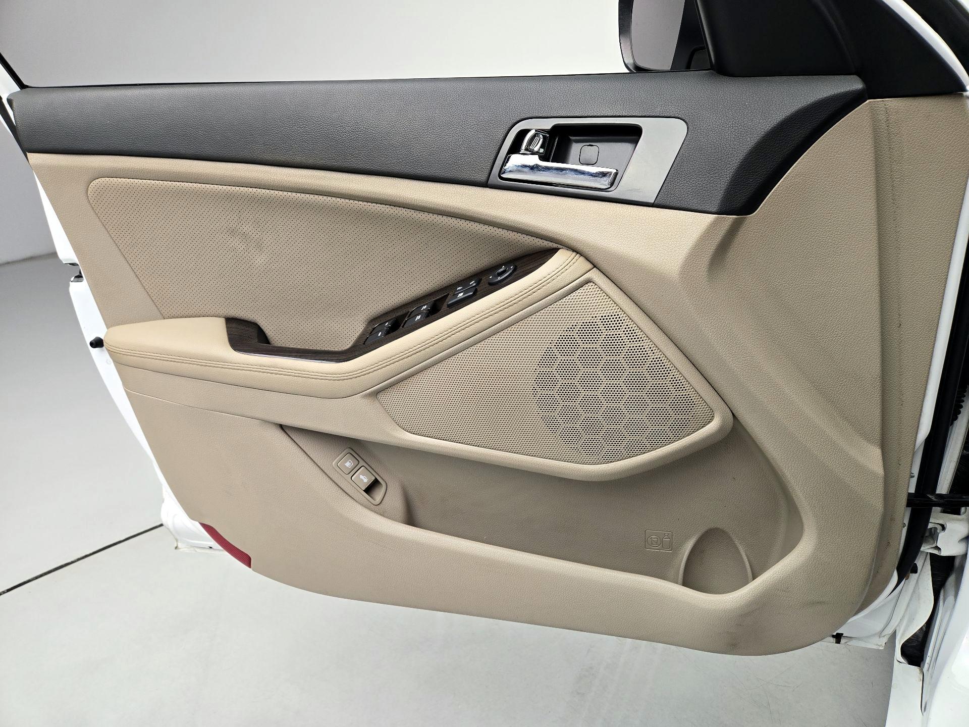 Thumbnail: 2013 Kia Optima - 12