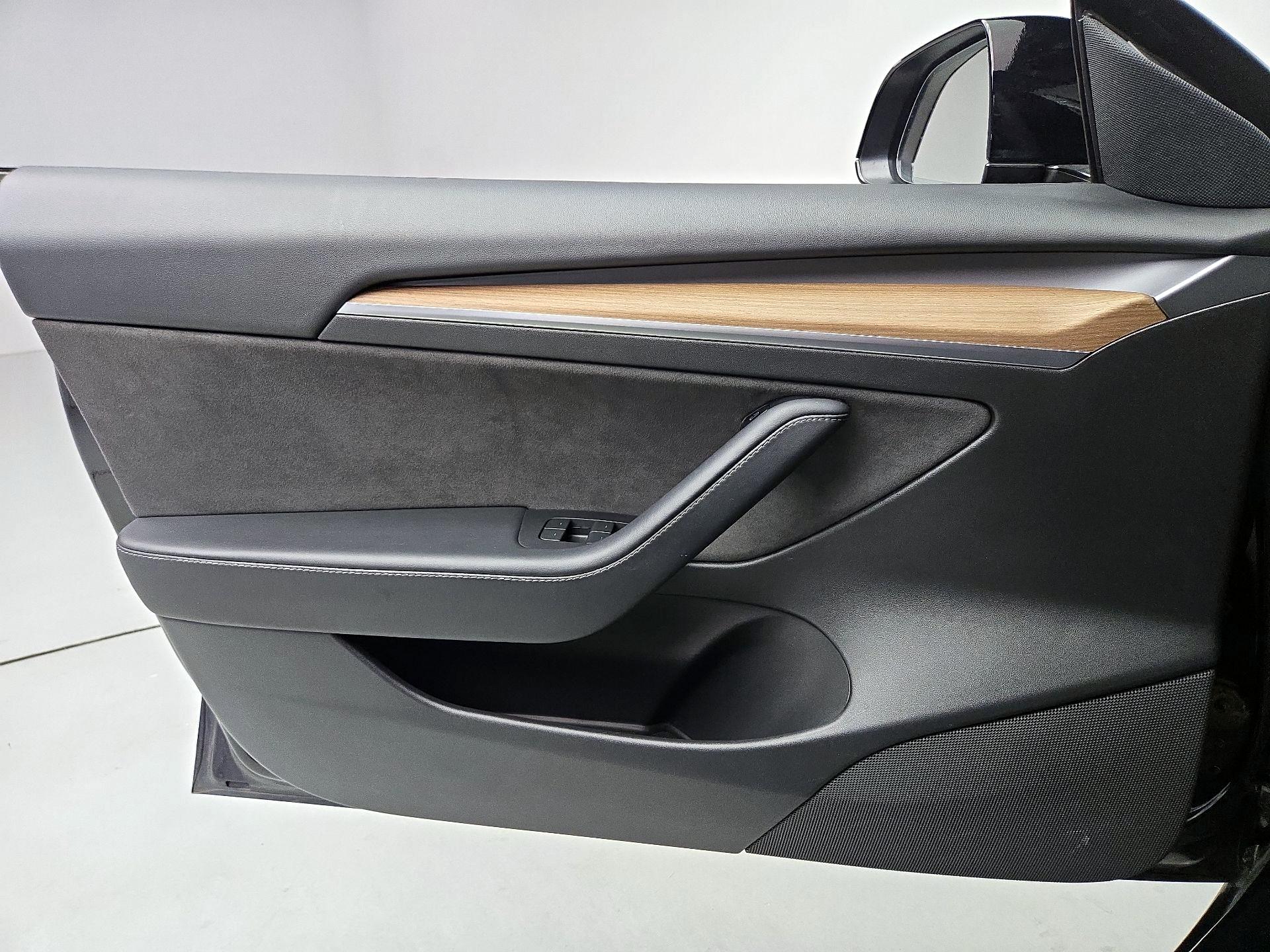 Thumbnail: 2021 Tesla Model 3 - 12