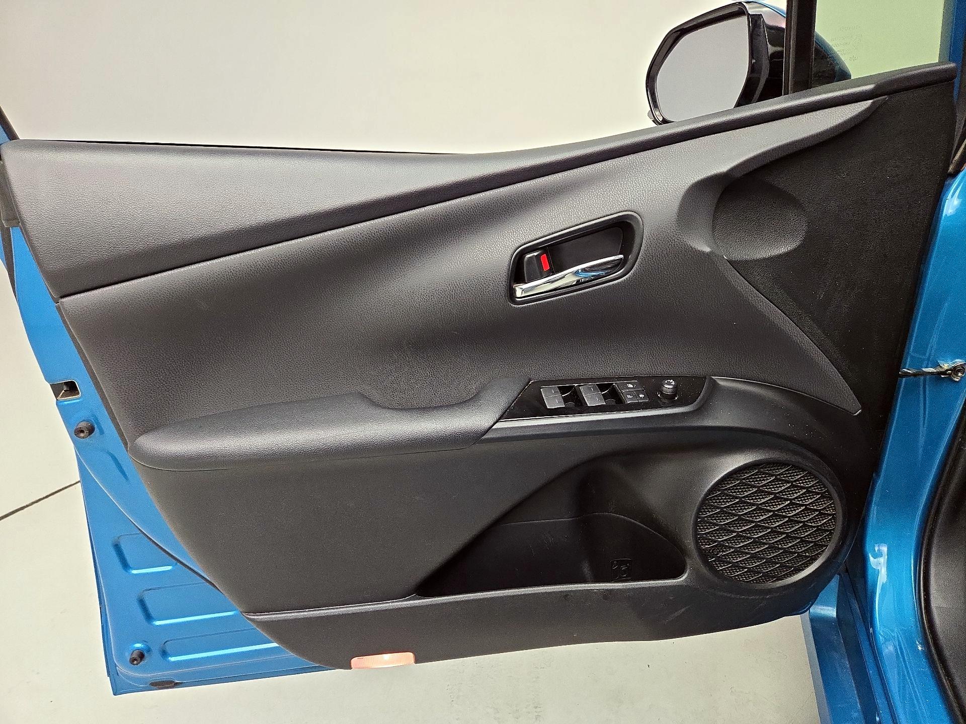 Thumbnail: 2020 Toyota Prius Prime - 12