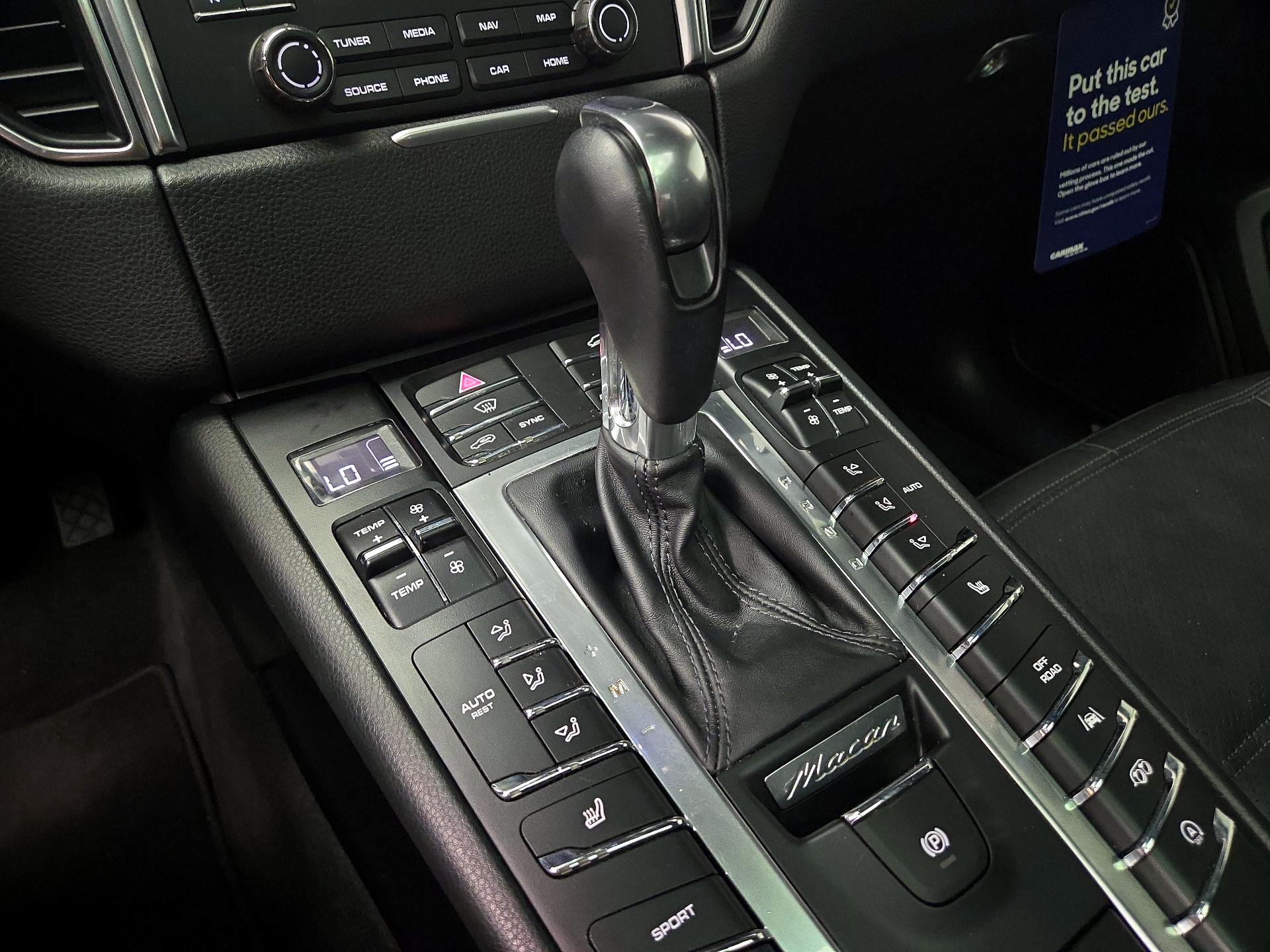 Thumbnail: 2017 Porsche Macan - 17