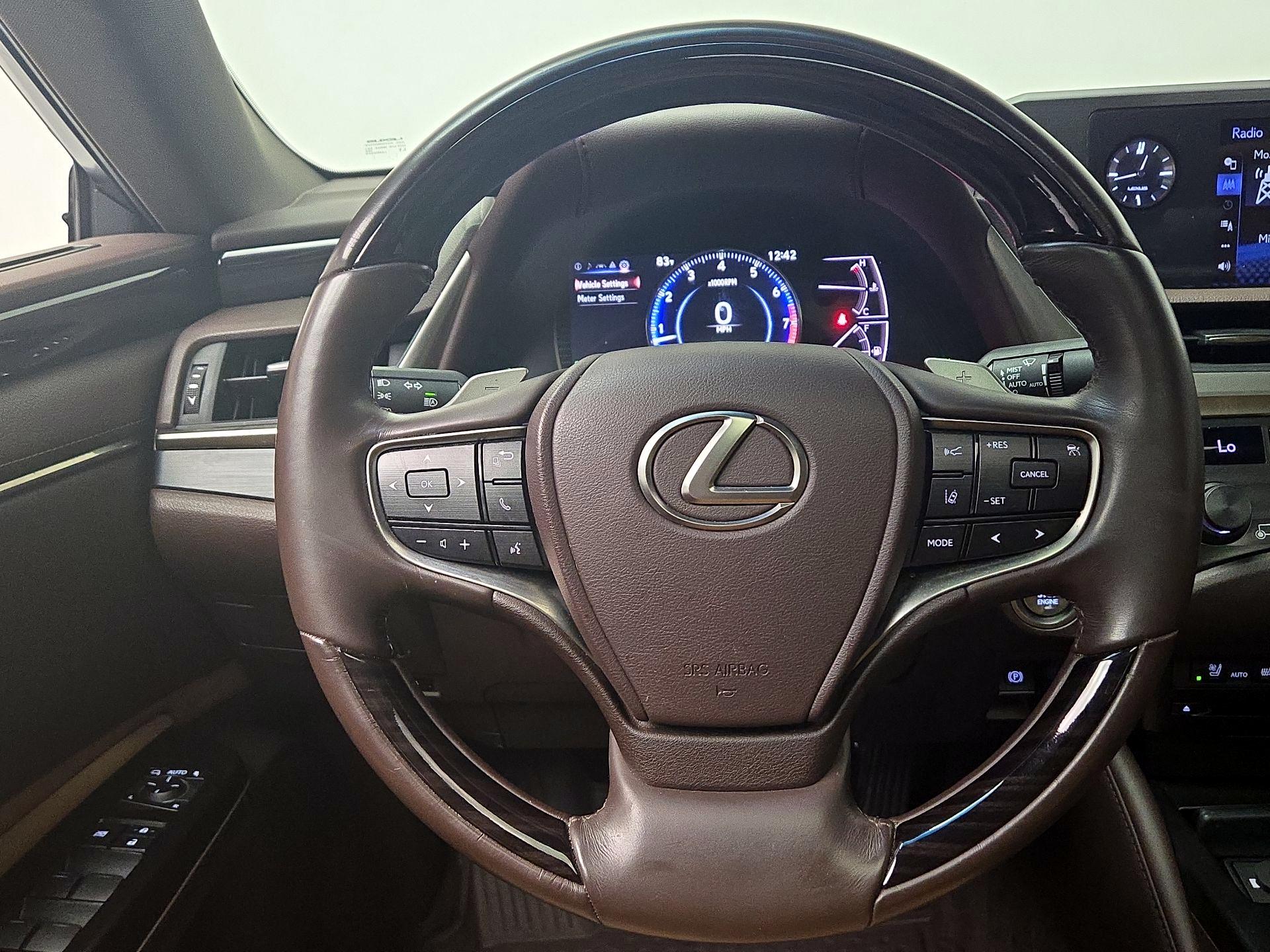 Thumbnail: 2020 Lexus ES - 10