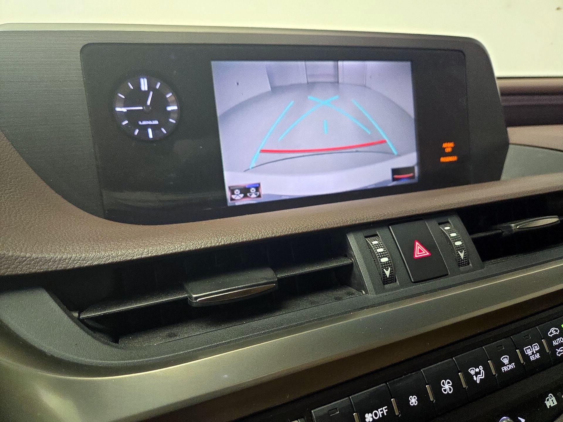 Thumbnail: 2020 Lexus ES - 14