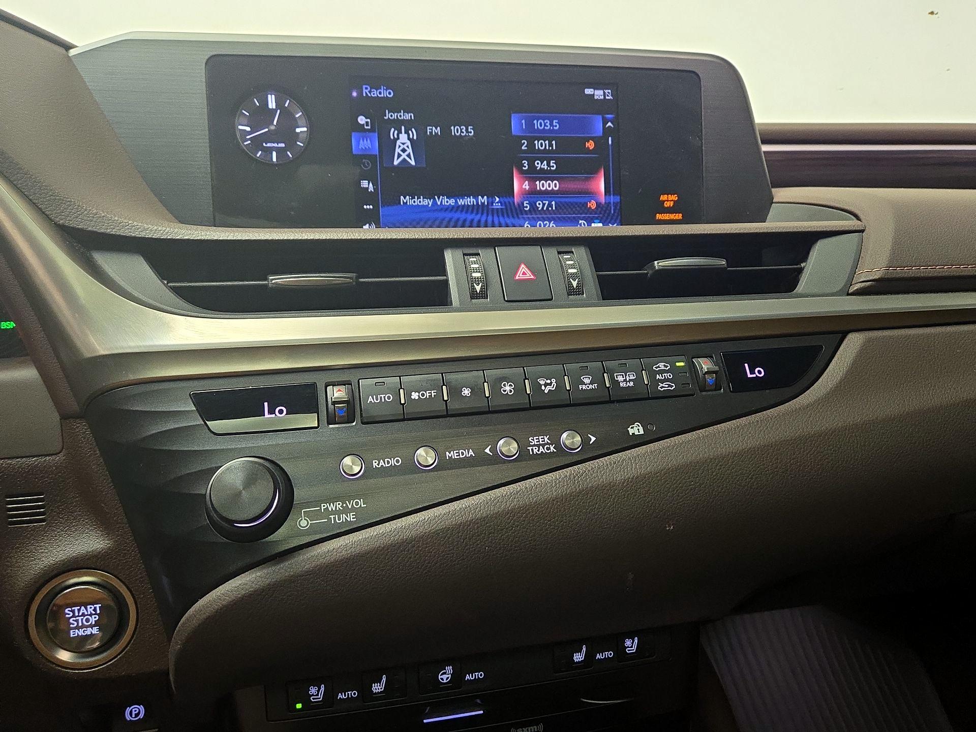 Thumbnail: 2020 Lexus ES - 16