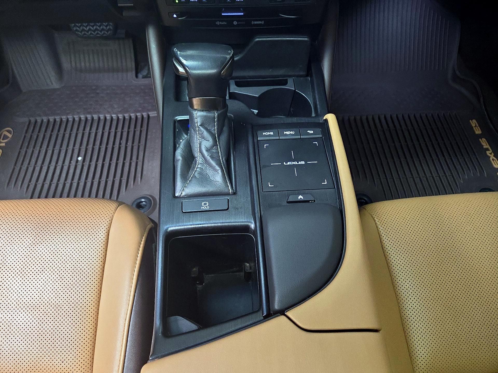 Thumbnail: 2020 Lexus ES - 17