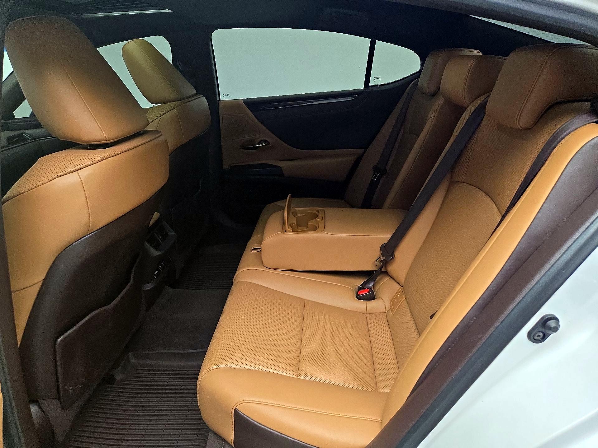 Thumbnail: 2020 Lexus ES - 20