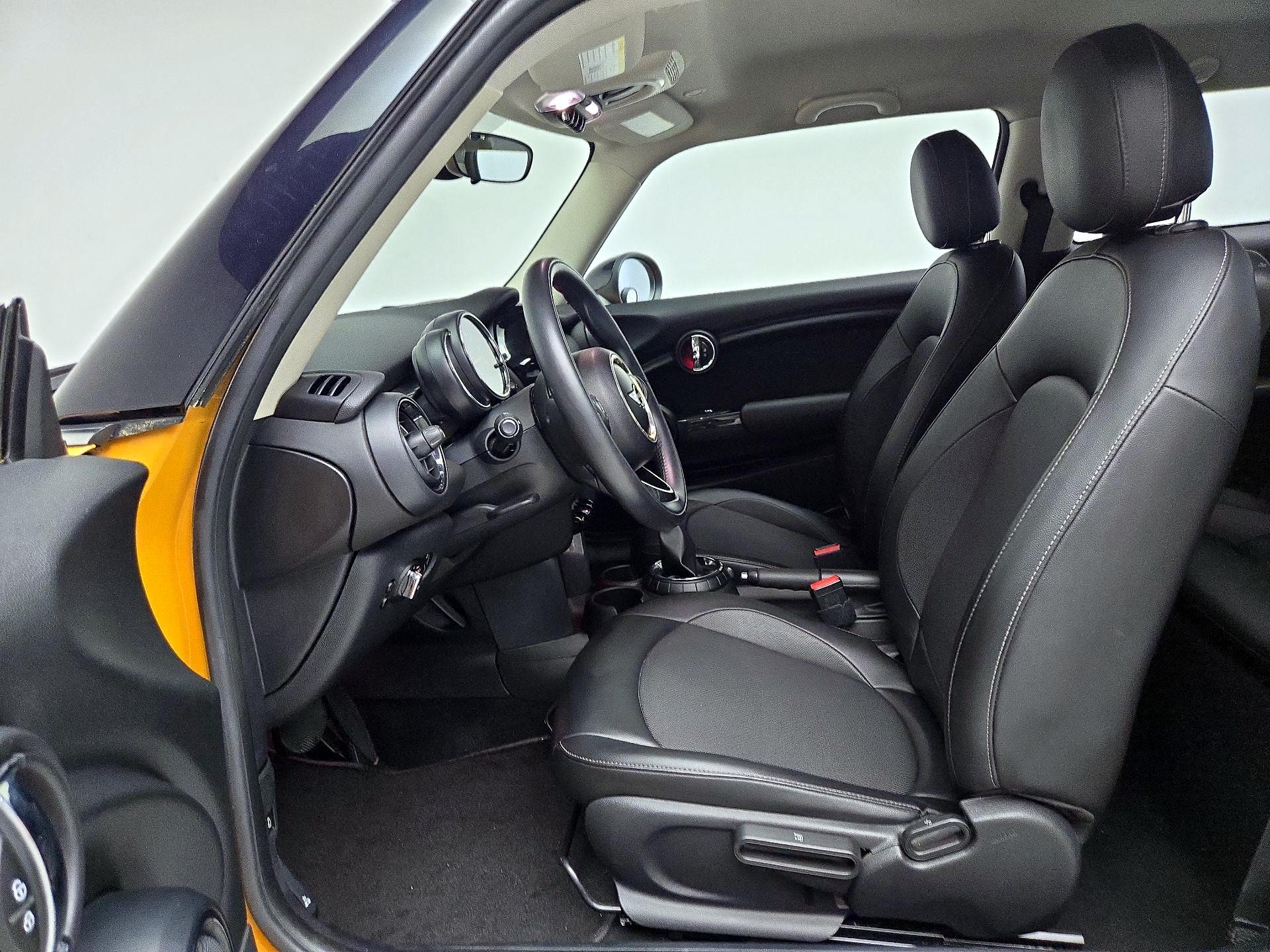 Thumbnail: 2016 MINI Cooper Hardtop - 11