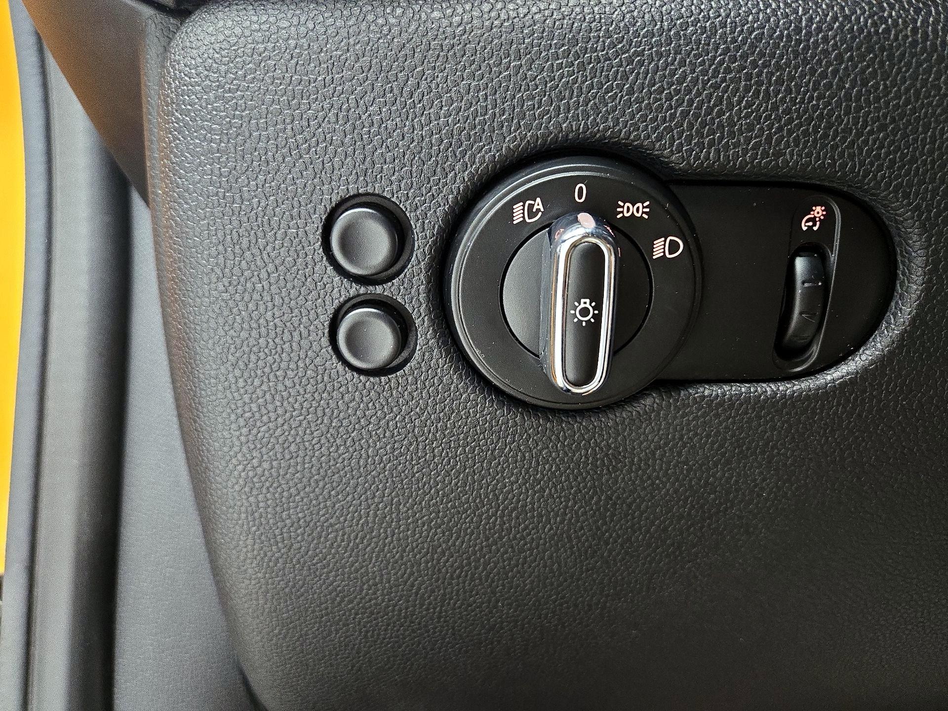 Thumbnail: 2016 MINI Cooper Hardtop - 13