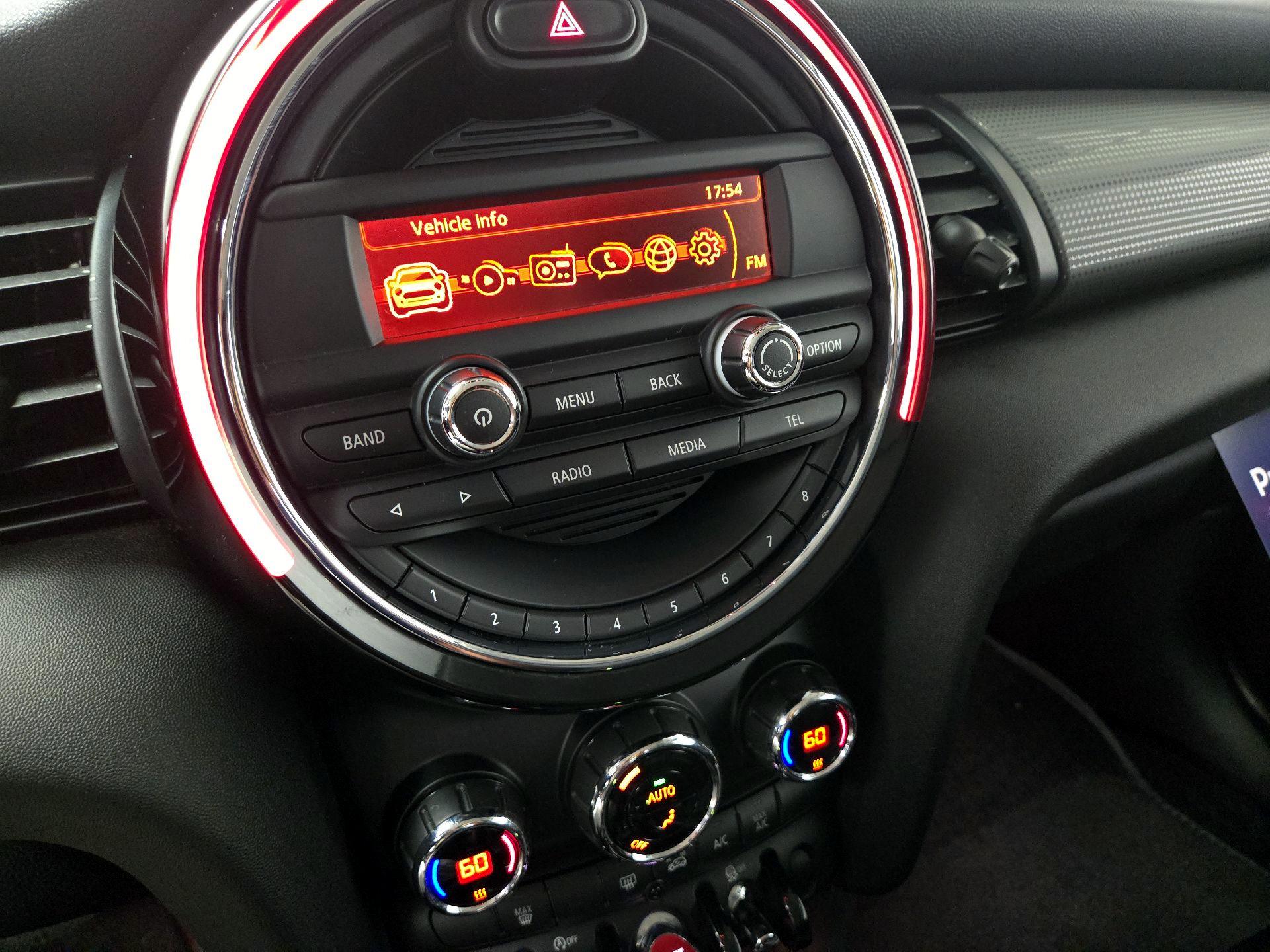 Thumbnail: 2016 MINI Cooper Hardtop - 15