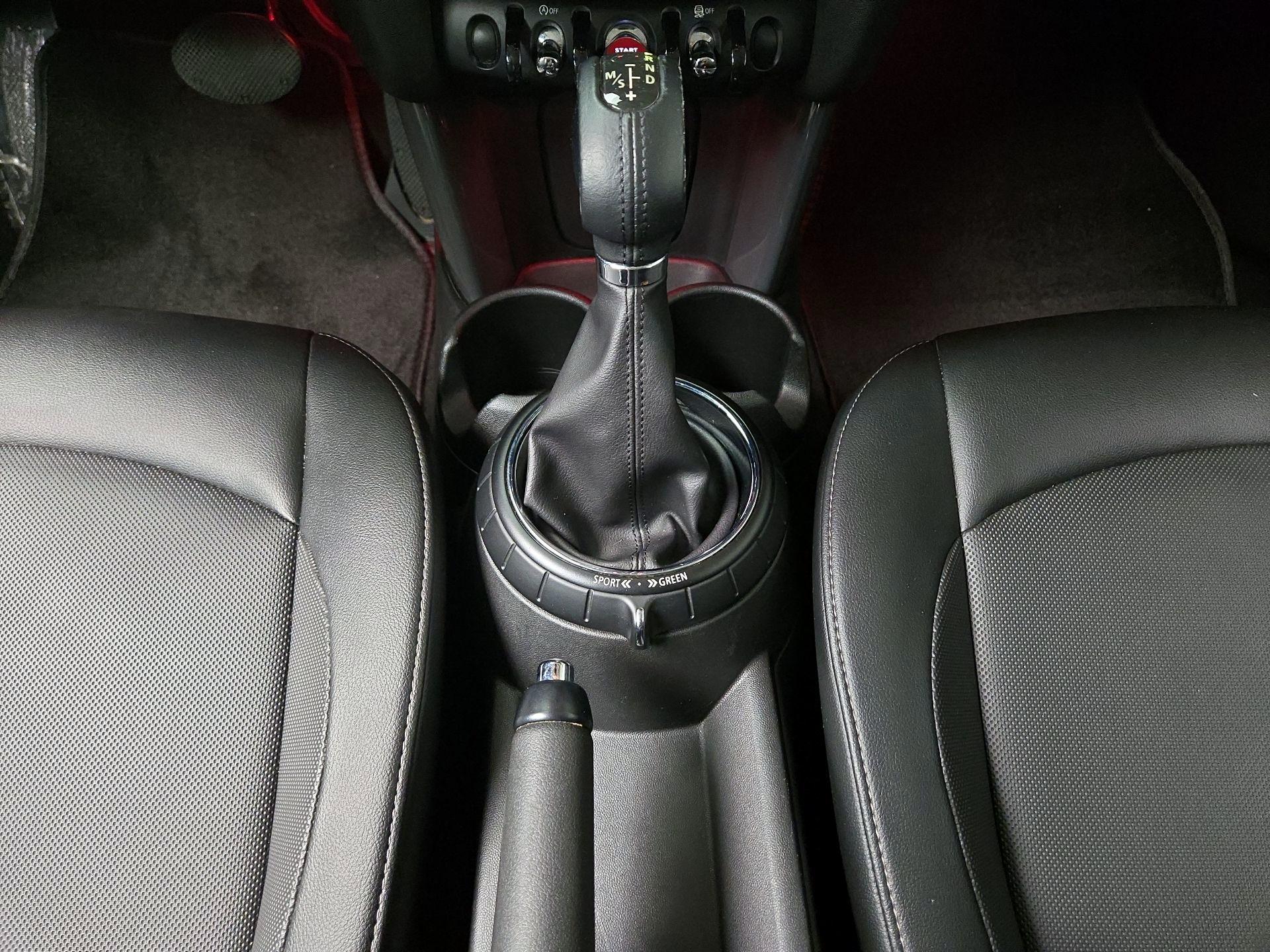 Thumbnail: 2016 MINI Cooper Hardtop - 16